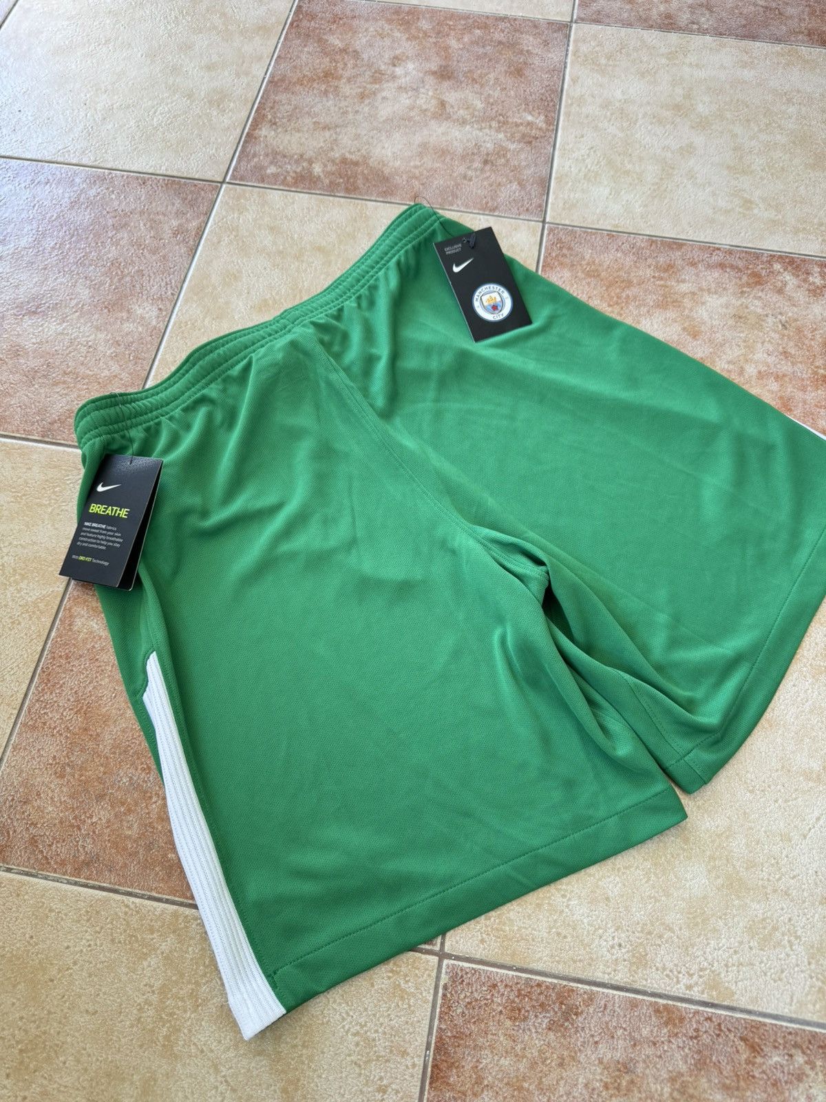 Nike BNWT Manchester City 2017-2018 Goalkeeper Soccer Shorts Kit Size US 32 / EU 48 - 5 Thumbnail