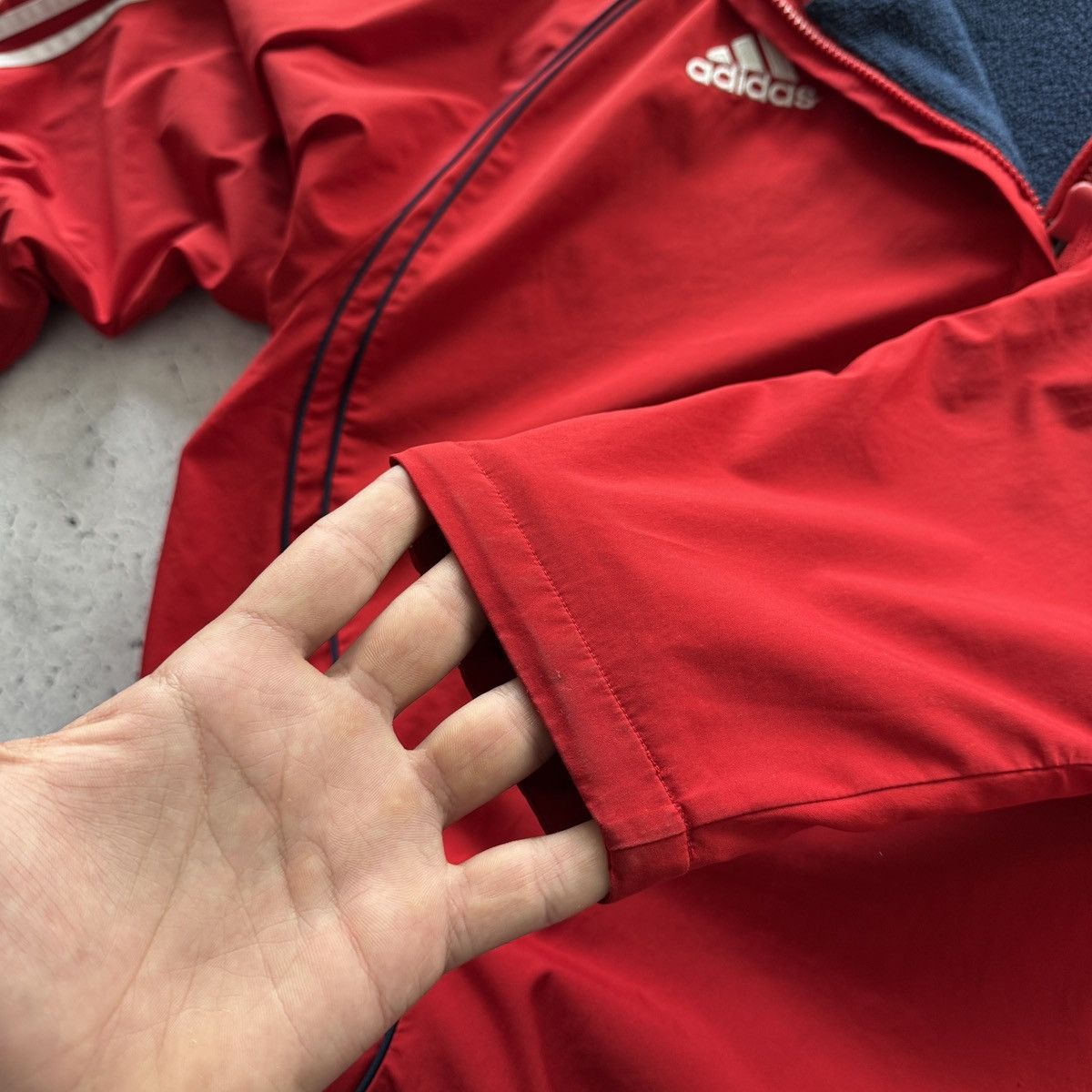 Adidas Vintage Adidas Fc Bayern Munchen Reversible Jacket Soccer Size US L / EU 52-54 / 3 - 18 Thumbnail