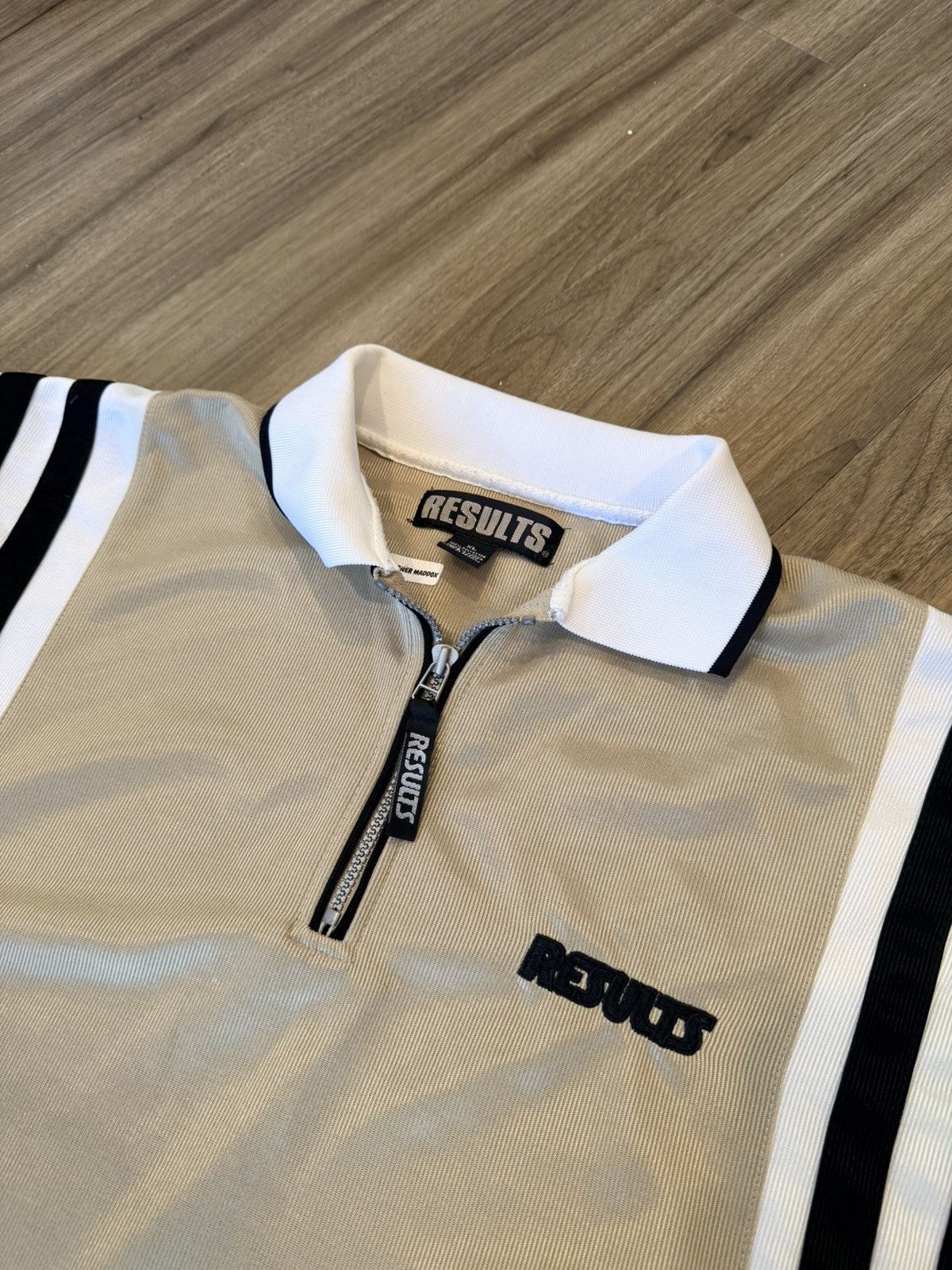 Other Vintage Y2K Results Jeans 1/4 Zip Polo shirt gold Blk Size US XL / EU 56 / 4 - 3 Thumbnail