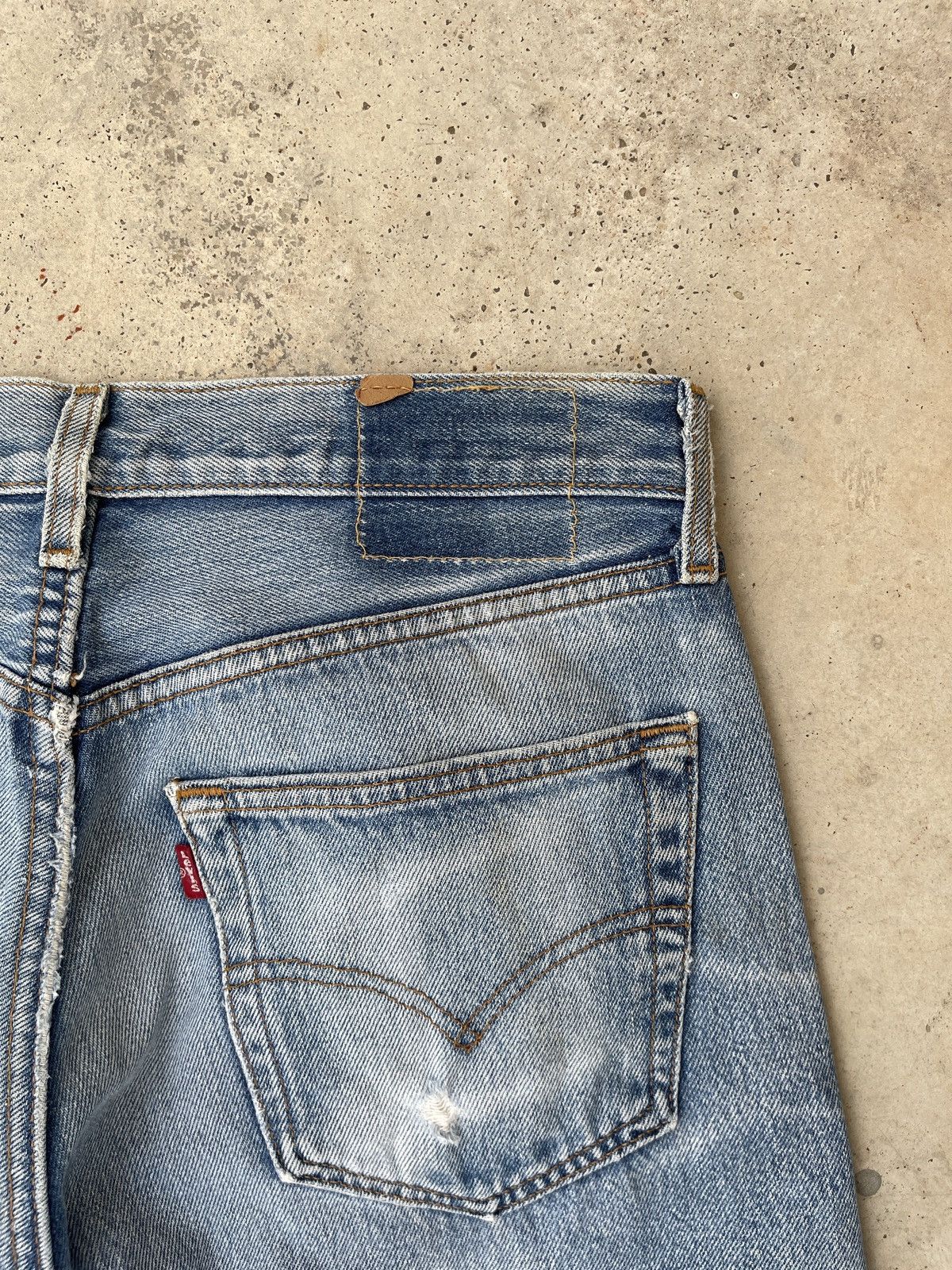 Levi's × Levi's Vintage Clothing × Vintage Vintage 90s Levis Faded Blue Denim Jeans Size US 32 / EU 48 - 8 Thumbnail