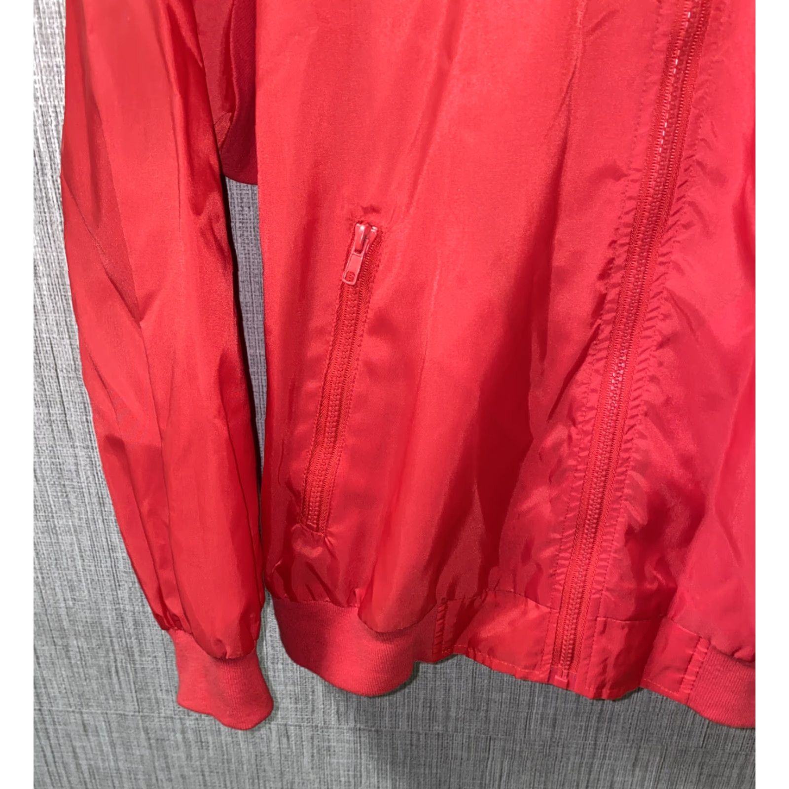 Vintage VINTAGE M & M Carnival Mens Red Nylon Full Zip Windbreaker Size M Mens Size US M / EU 48-50 / 2 - 4 Thumbnail