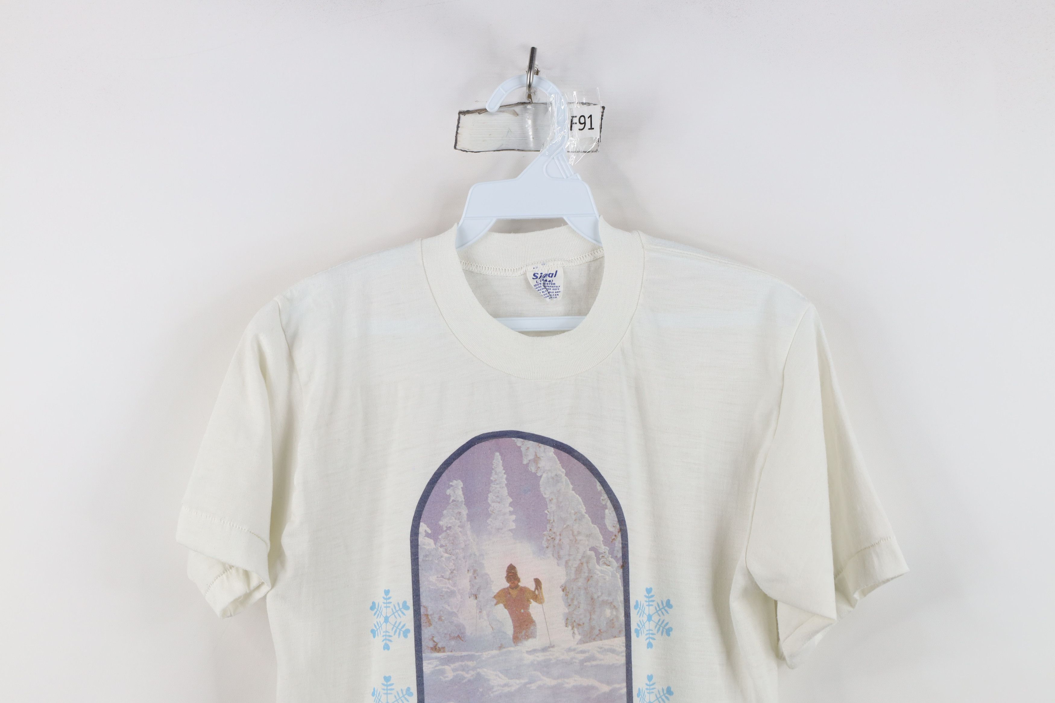 Vintage Vintage 70s Snow Country Snowflake Skiing T-Shirt White USA Size L / US 10 / IT 46 - 2 Thumbnail