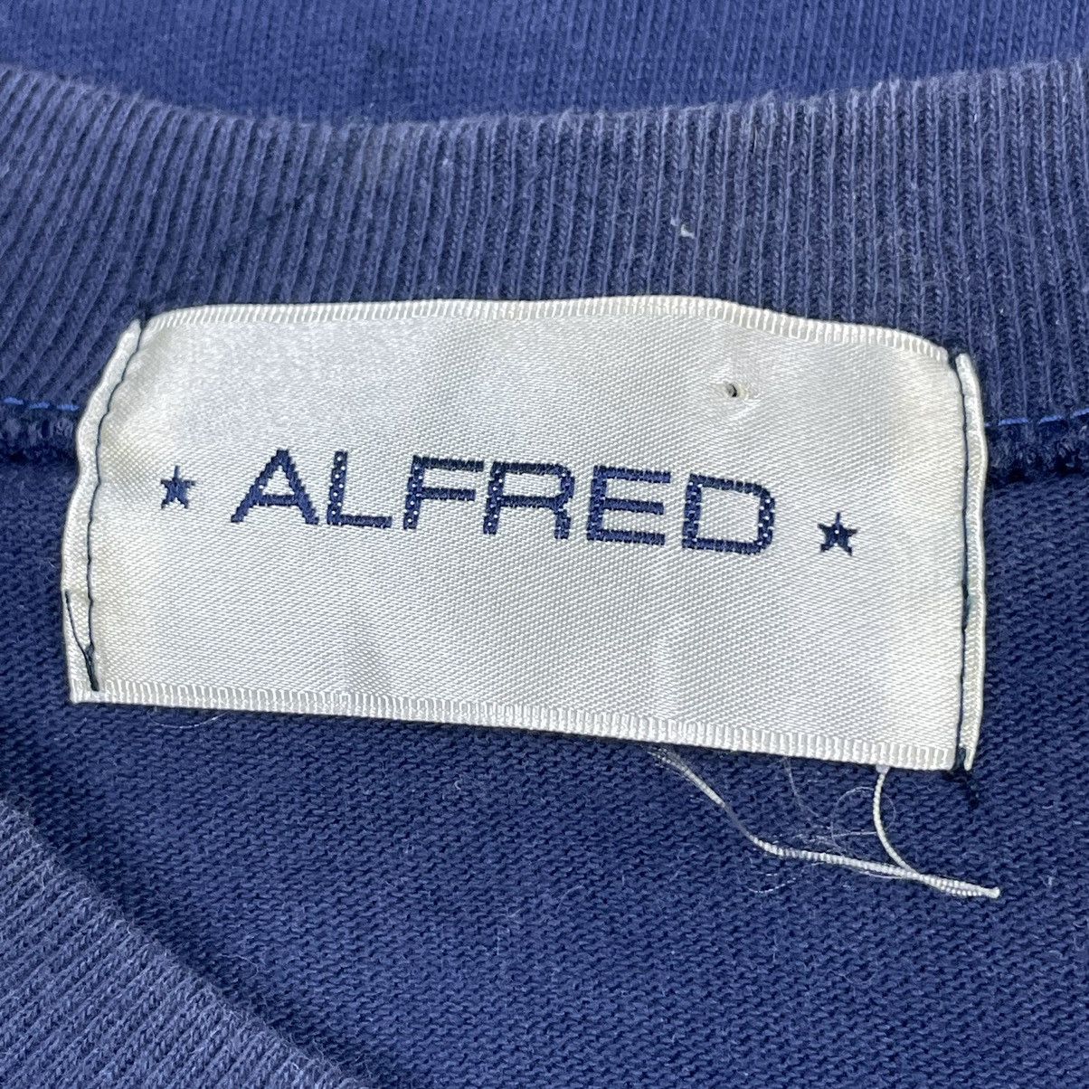Vintage Vintage 1997 Hong Kong Alfred Embossed Tee Size US L / EU 52-54 / 3 - 15 Thumbnail