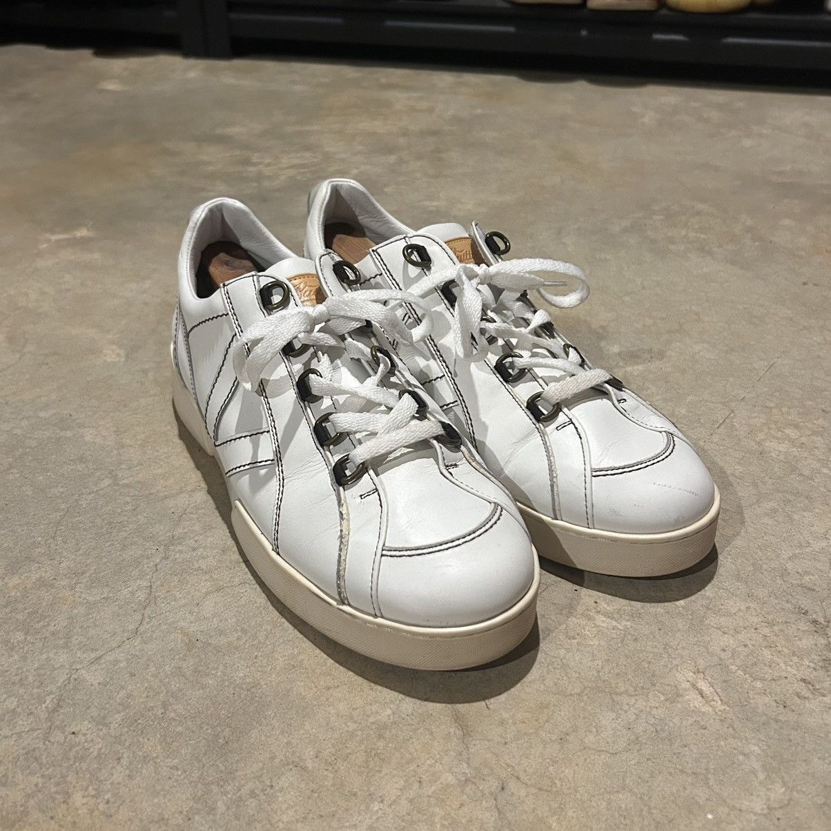 Designer × Louis Vuitton × Vintage Louis Vuitton 2000s Leather Stitched Logo Sneakers US 9 Size US 9 / EU 42 - 10 Thumbnail