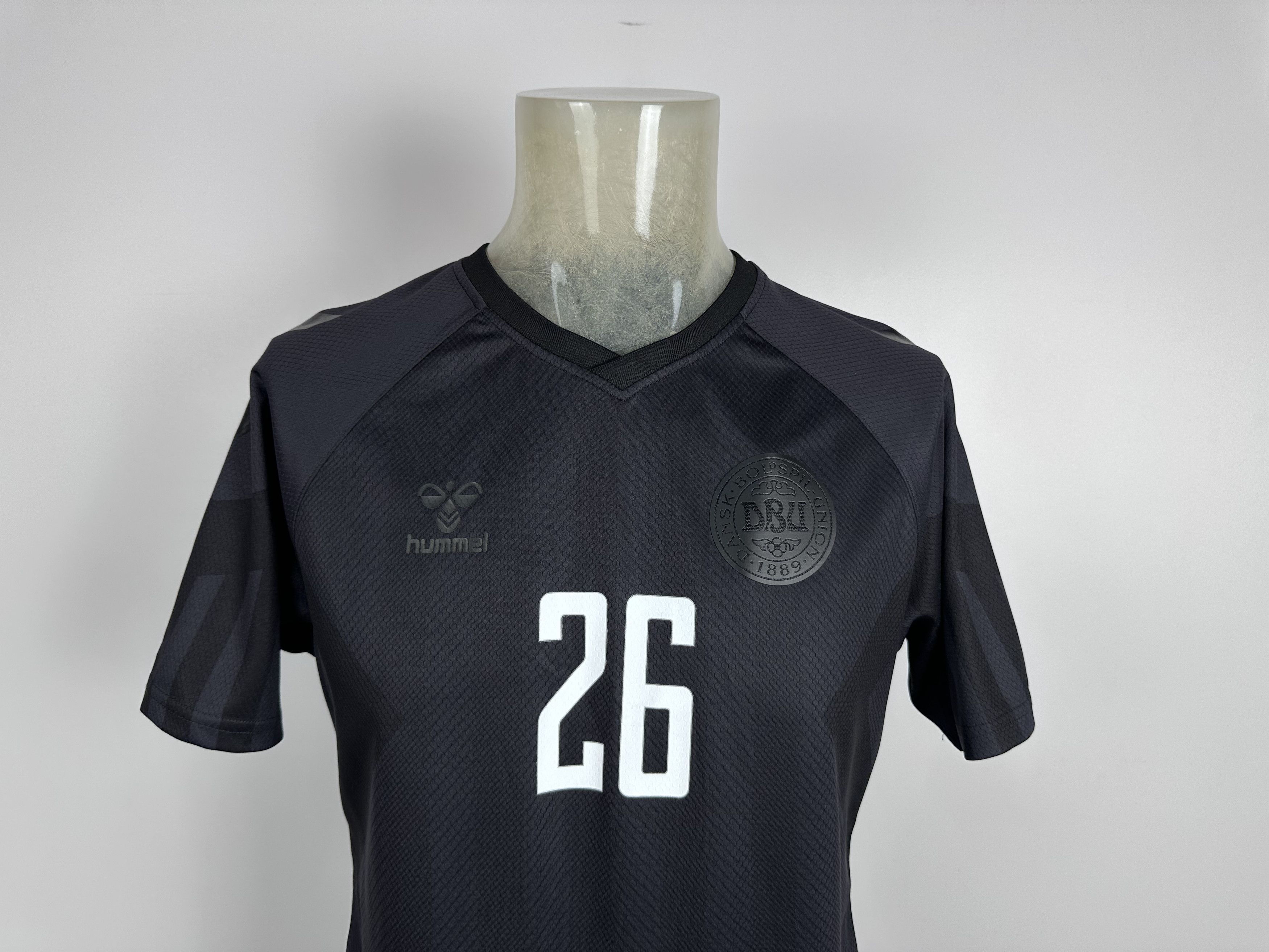 Hummel DENMARK 2022 23 THIRD FOOTBALL SHIRT SOCCER JERSEY #26 KJAER Size US M / EU 48-50 / 2 - 7 Thumbnail