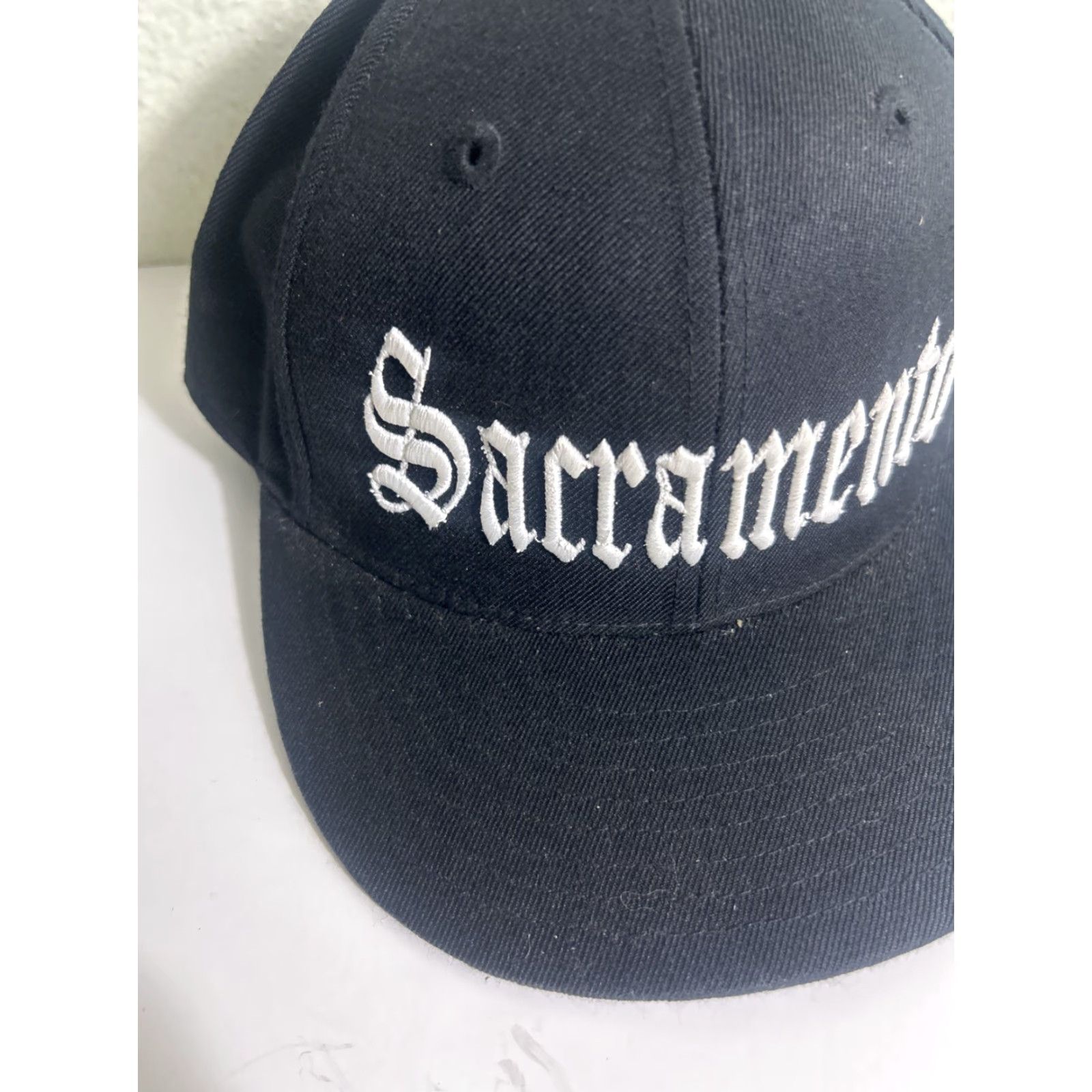 Lids Lids Baseball Hat 7 1/2 Fitted Sacramento Old English Black White Men Hat Size ONE SIZE - 2 Thumbnail