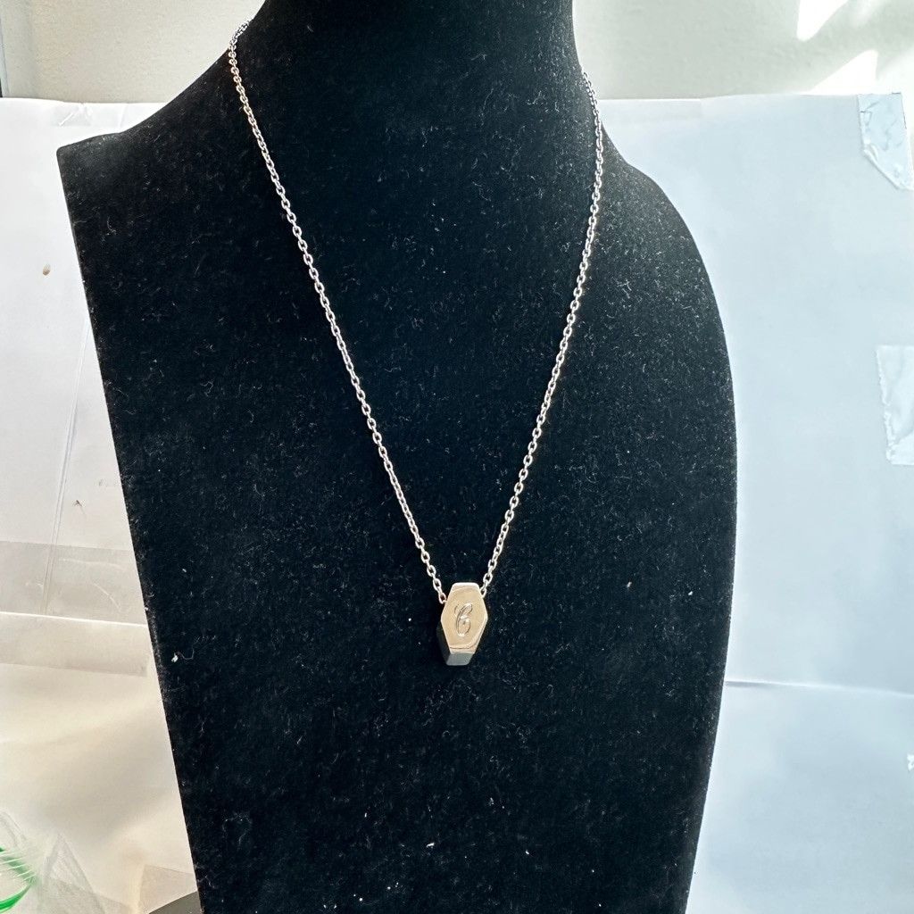 Other Silvertone Hexagon Pendant Necklace Adjustable Unbranded Size ONE SIZE - 5 Thumbnail
