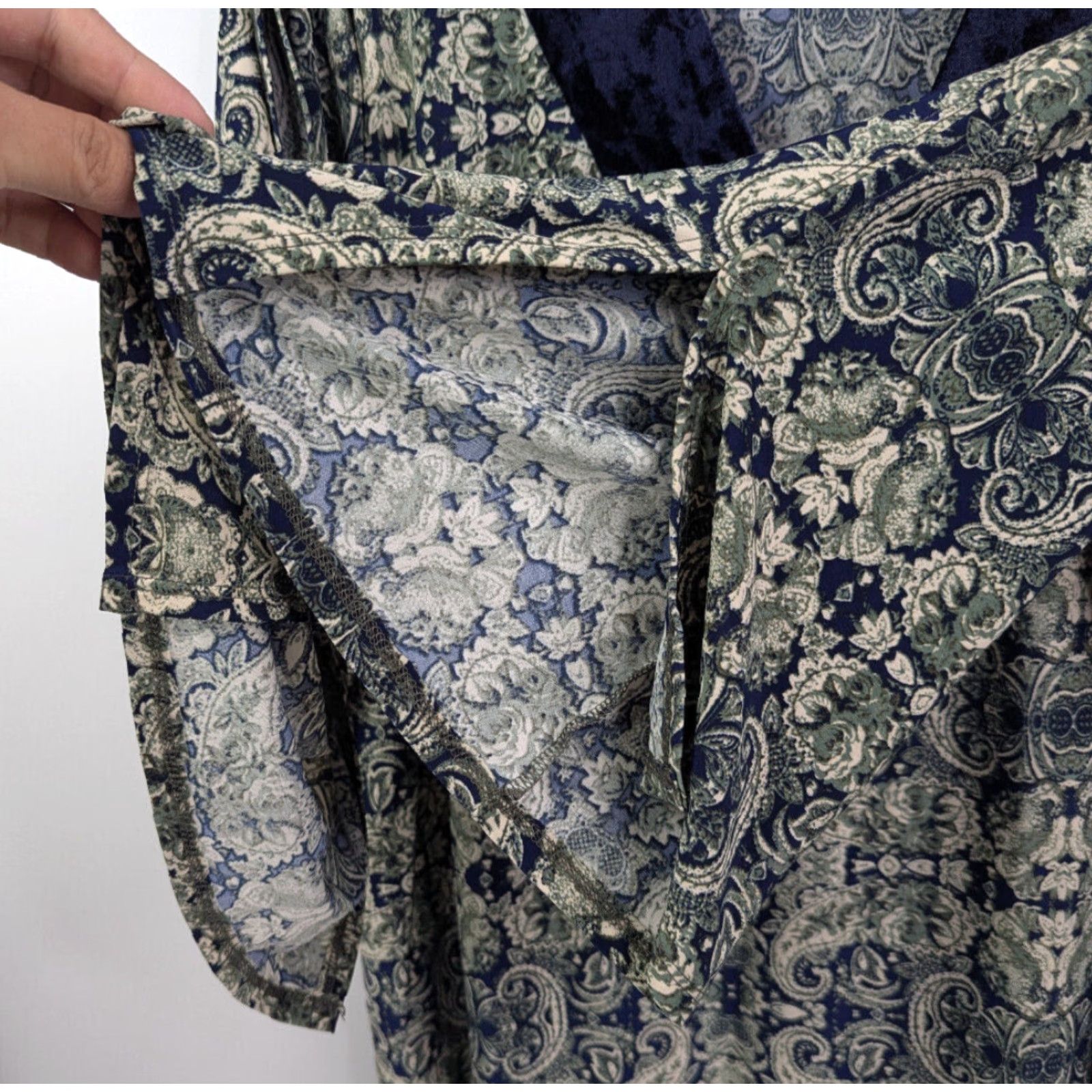 Velvet Cocomo Paisley V-Neck Jersey Velvet Top 3X Size 3/4 Sleeve Cold Shoulder Ladies Blouse Size XXL / US 16-18 / IT 52-54 - 3 Thumbnail
