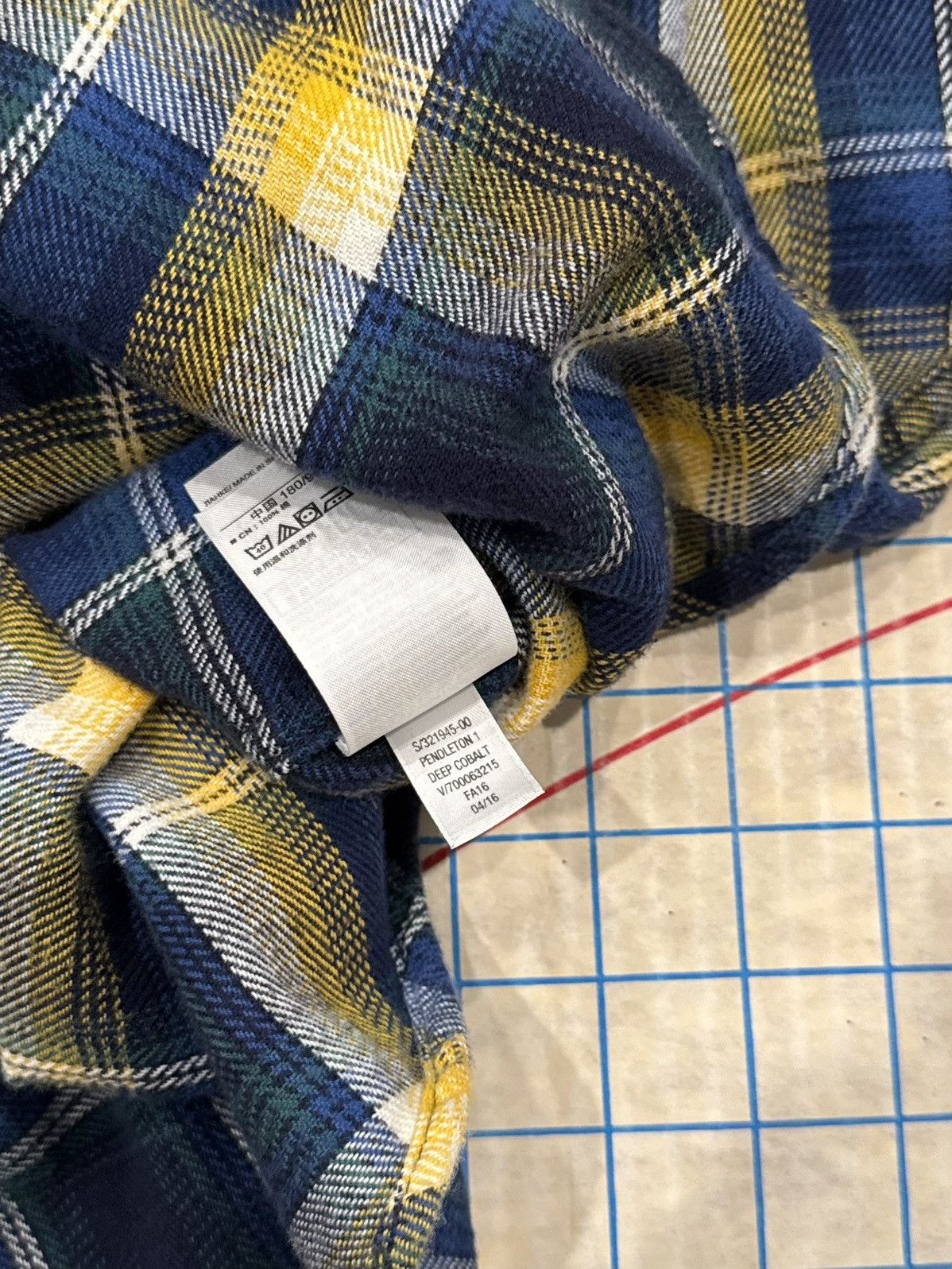 Pendleton Gap x Pendleton Plaid Button Up Shirt Blue and Yellow Medium Size US M / EU 48-50 / 2 - 8 Thumbnail