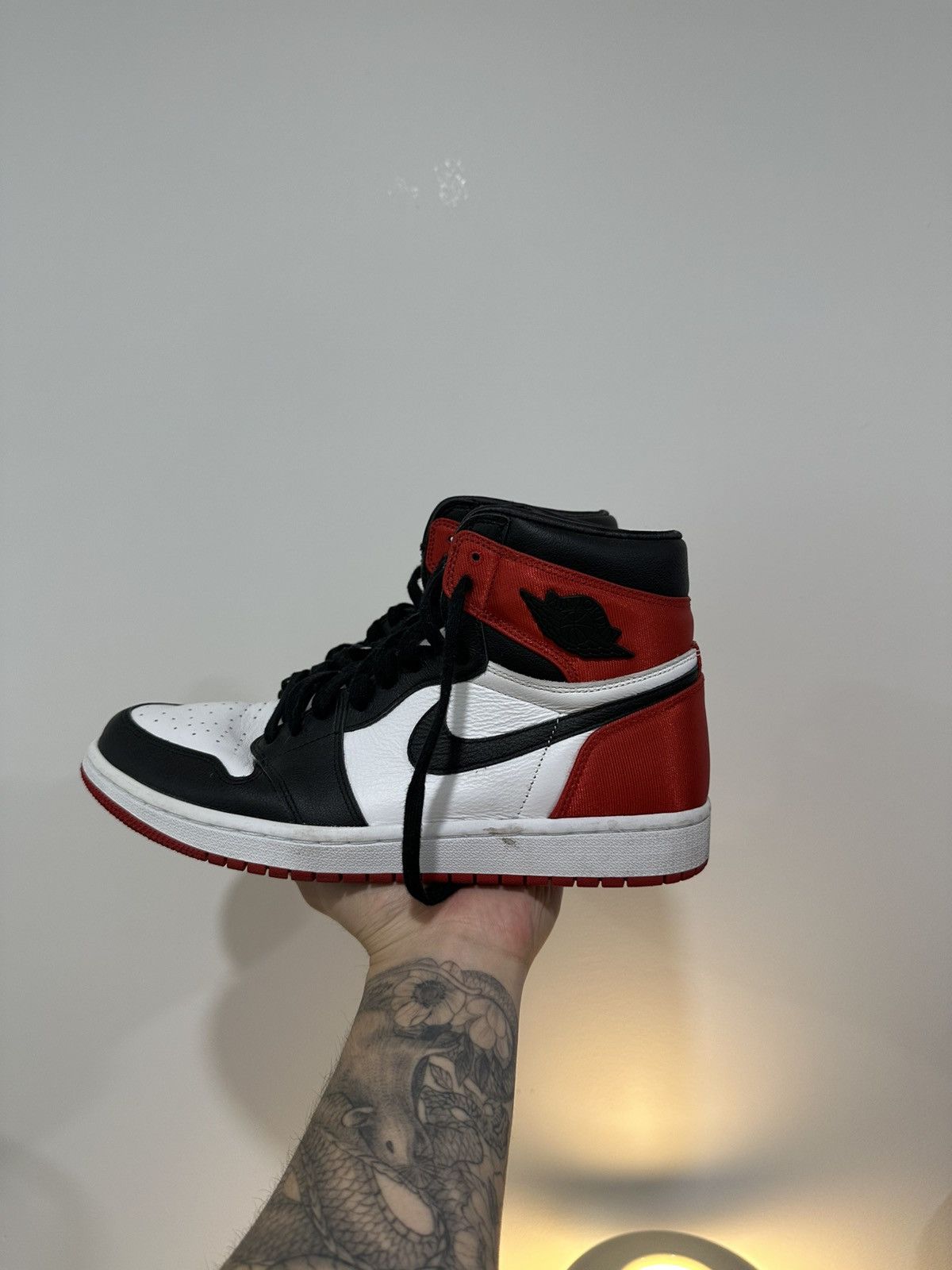Jordan Brand × Nike Jordan 1 Satin Black Toe 2019 Size US 9.5 / EU 42-43 - 6 Thumbnail