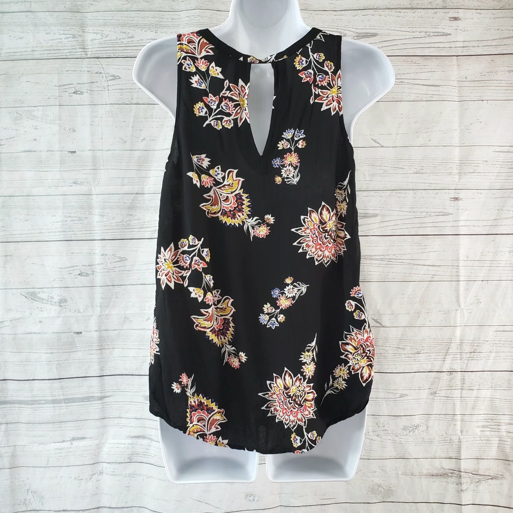Old Navy Old Navy Womens Tank Top Sz Small Black Blue Floral V-Neck Rayon Keyhole Tank Size S / US 4 / IT 40 - 4 Thumbnail