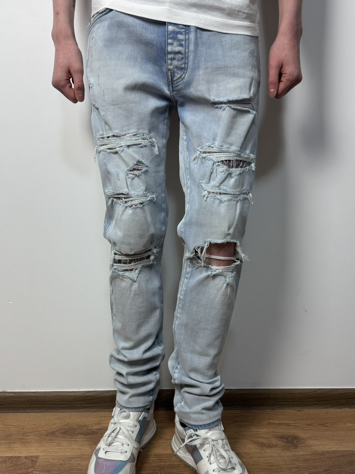Amiri Amiri Light Washed Blue MX1 Logo Jeans Luxury Designer Size US 34 / EU 50 - 1 Thumbnail