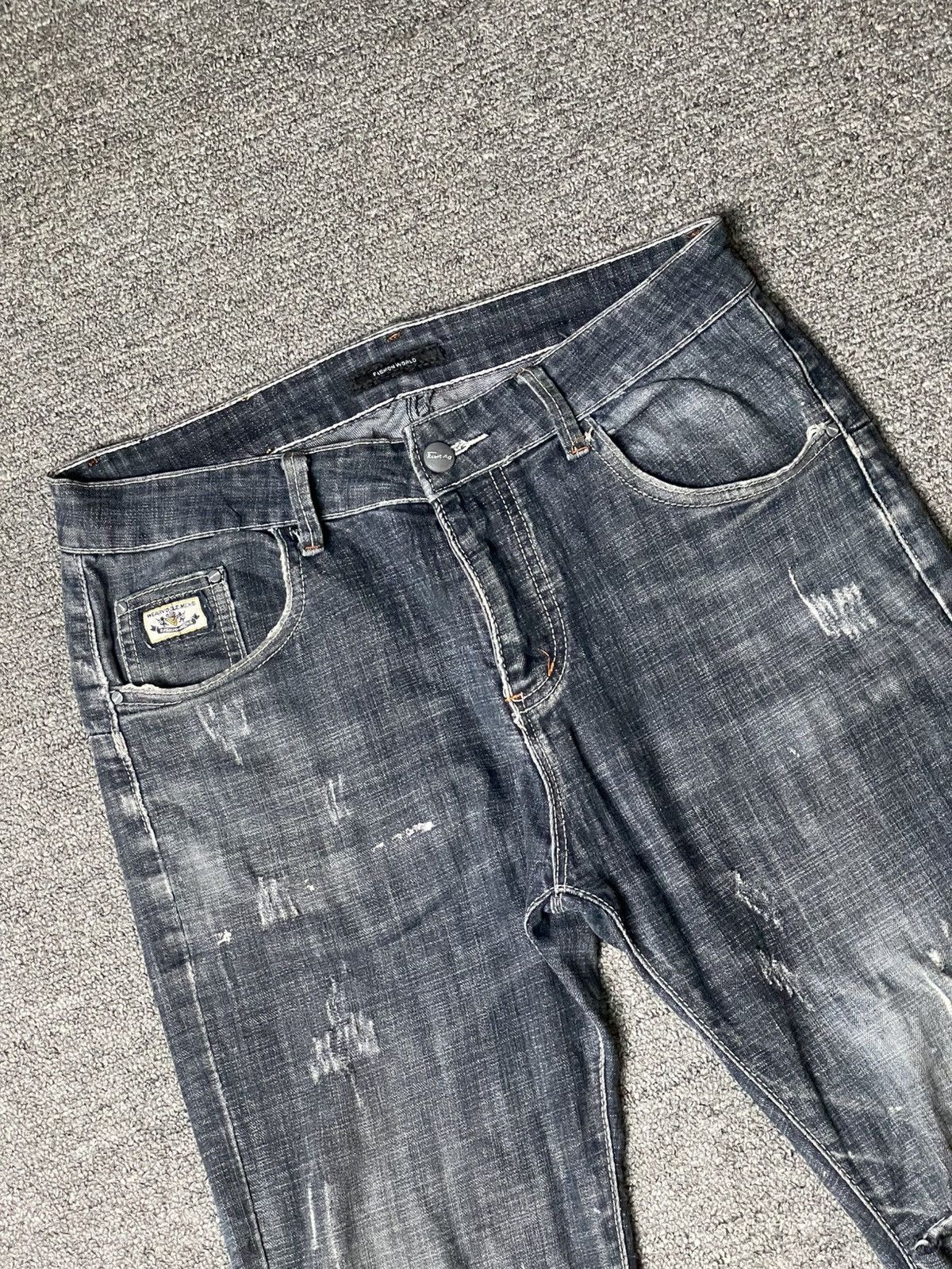 Japanese Brand × Vintage Fashion World x NIU WANG Distressed Denim Jeans (112) Size US 31 - 5 Thumbnail