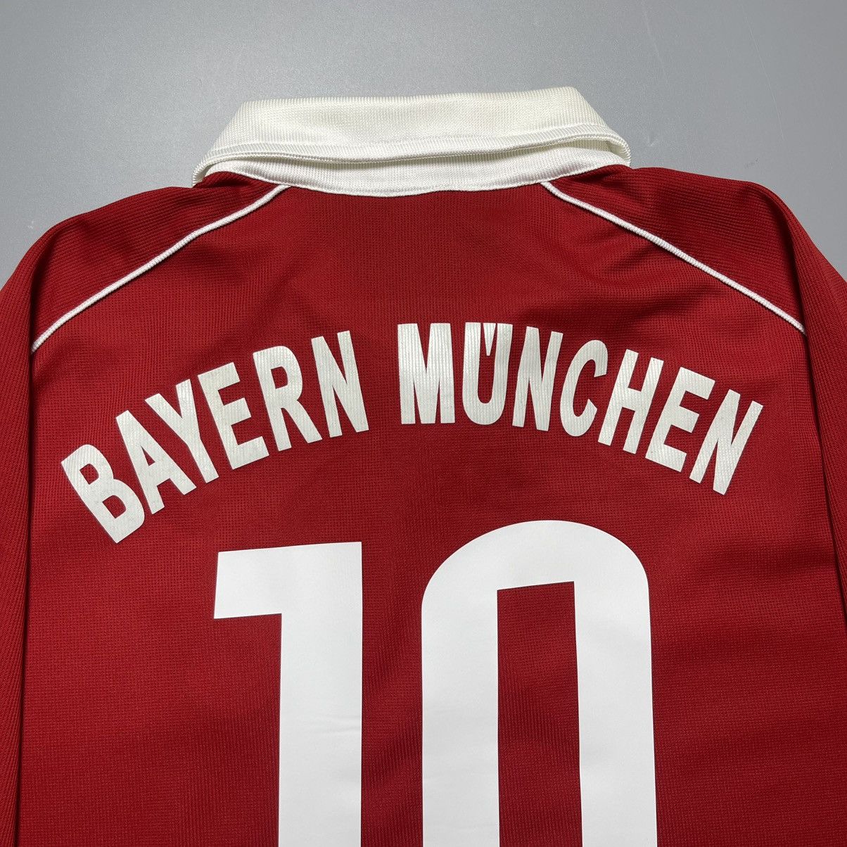 Vintage BAYERN ADIDAS 2005/2006 FOOTBALL HOME JERSEY #10 MAKAAY Size US L / EU 52-54 / 3 - 13 Thumbnail