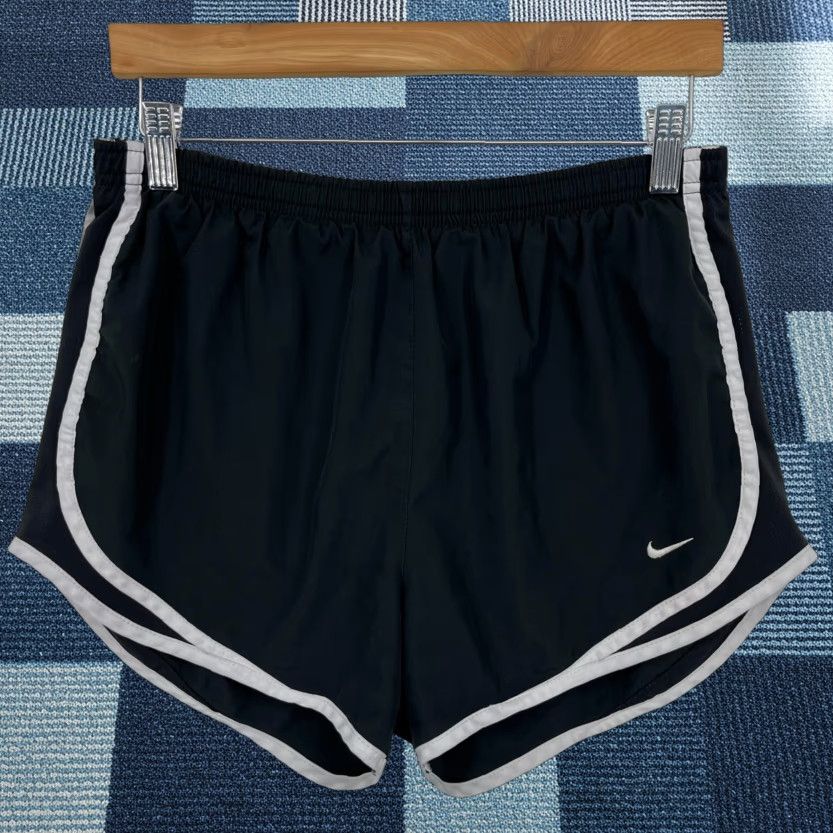 Nike Nike Active Shorts Women's M Black Lined Fit Dry Swoosh Logo Size 32" / US 10 / IT 46 - 1 Thumbnail