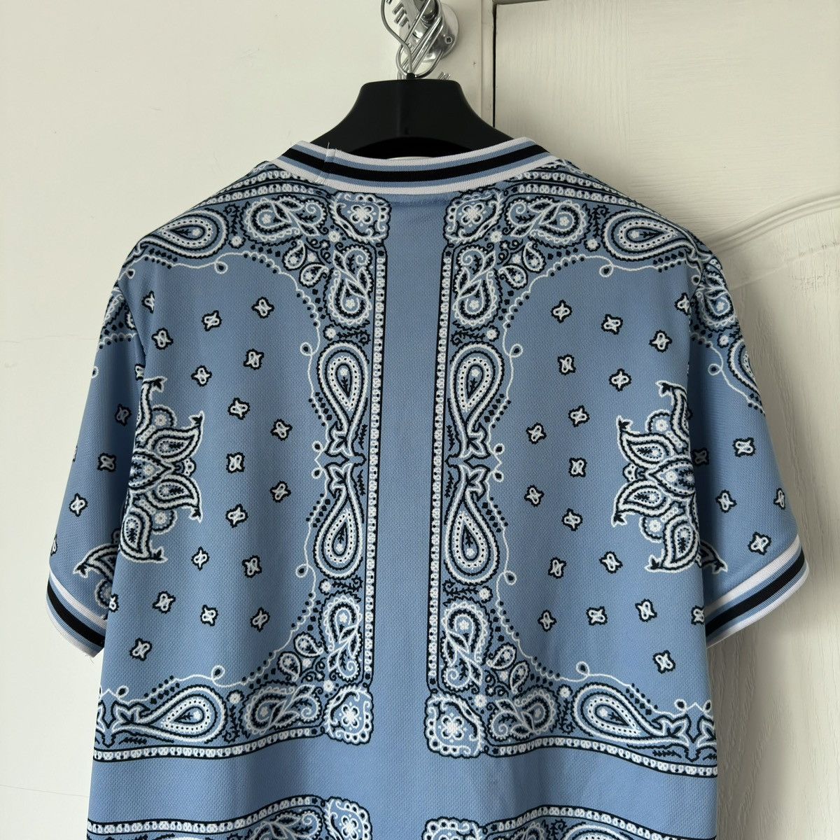 Karl Kani Karl Kani Serif Paisley Mesh Bandana Logo Jersey Tee Size US M / EU 48-50 / 2 - 7 Thumbnail