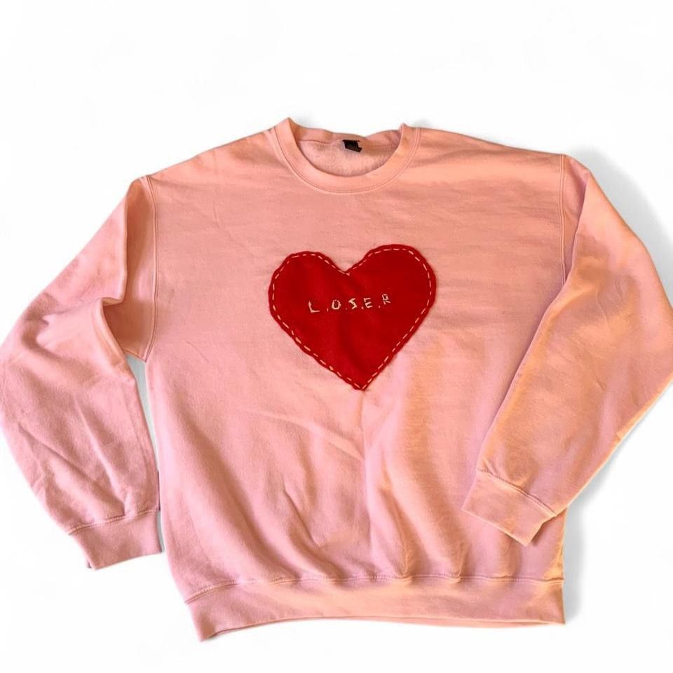 Gildan Pink heart patch crewneck Size US L / EU 52-54 / 3 - 1 Thumbnail