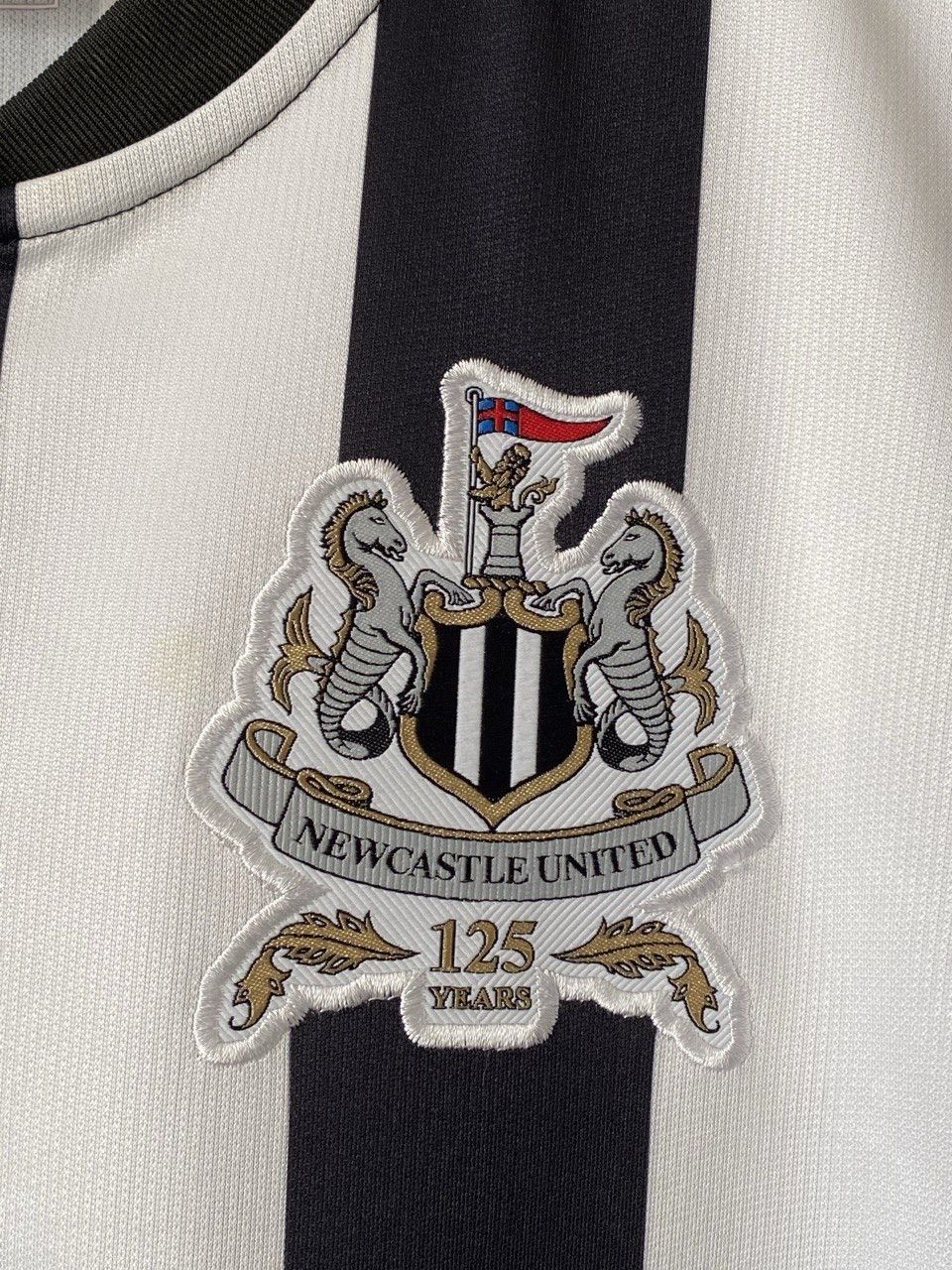 Puma Puma Newcastle United 2017/18 Home Soccer Jersey Size US L / EU 52-54 / 3 - 6 Thumbnail