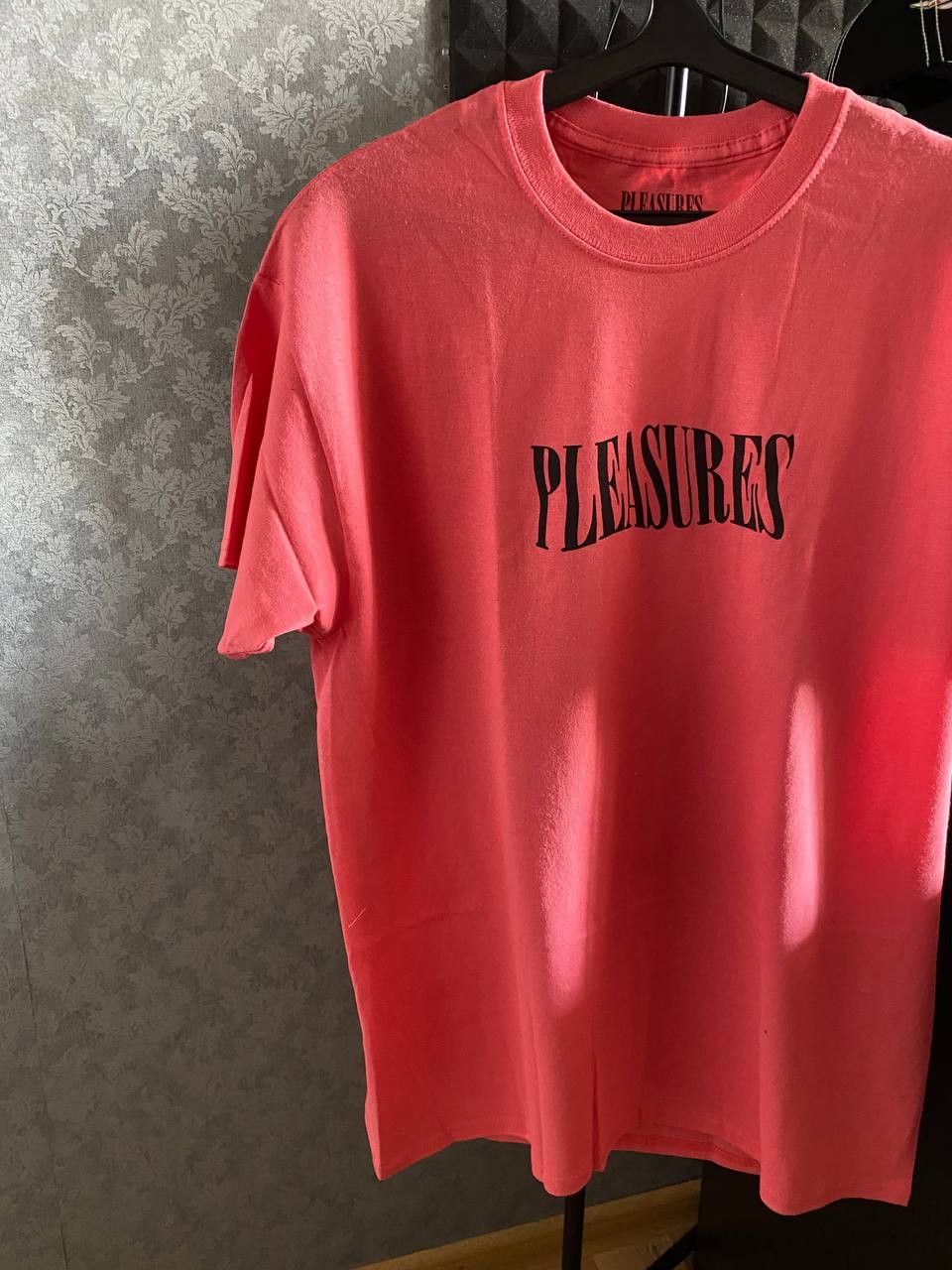 Pleasures Pleasures - Coral Tee Size US L / EU 52-54 / 3 - 2 Thumbnail
