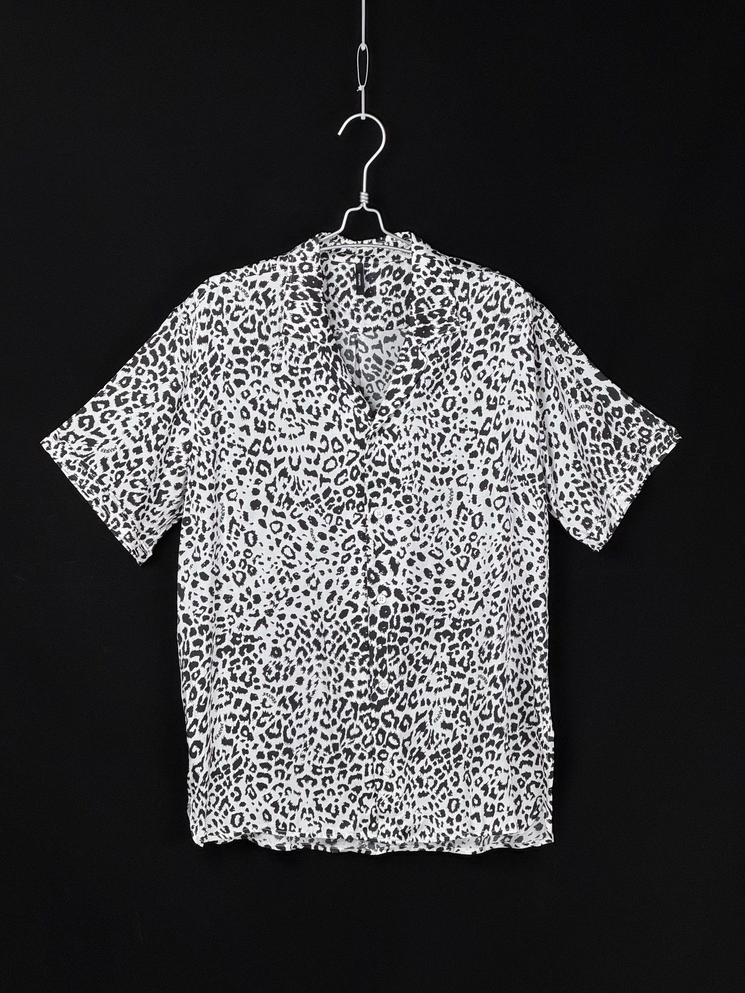 LEOPARD CAMP COLLAR BUTTON DOWN