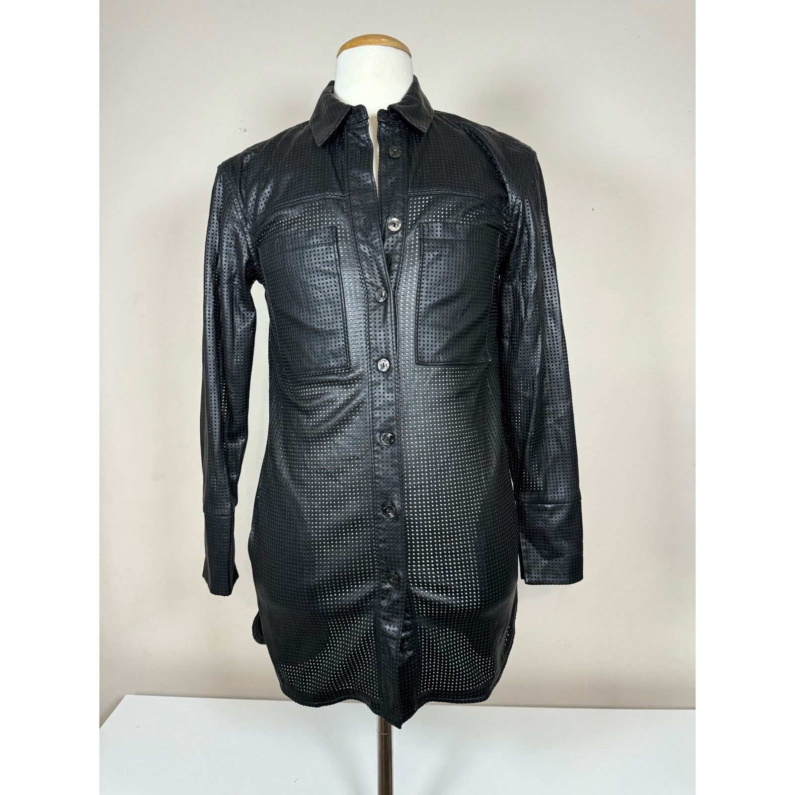 Good American Good American Nylon Button Up Blouse Black Women’s Size 1 Size XS / US 0-2 / IT 36-38 - 1 Thumbnail