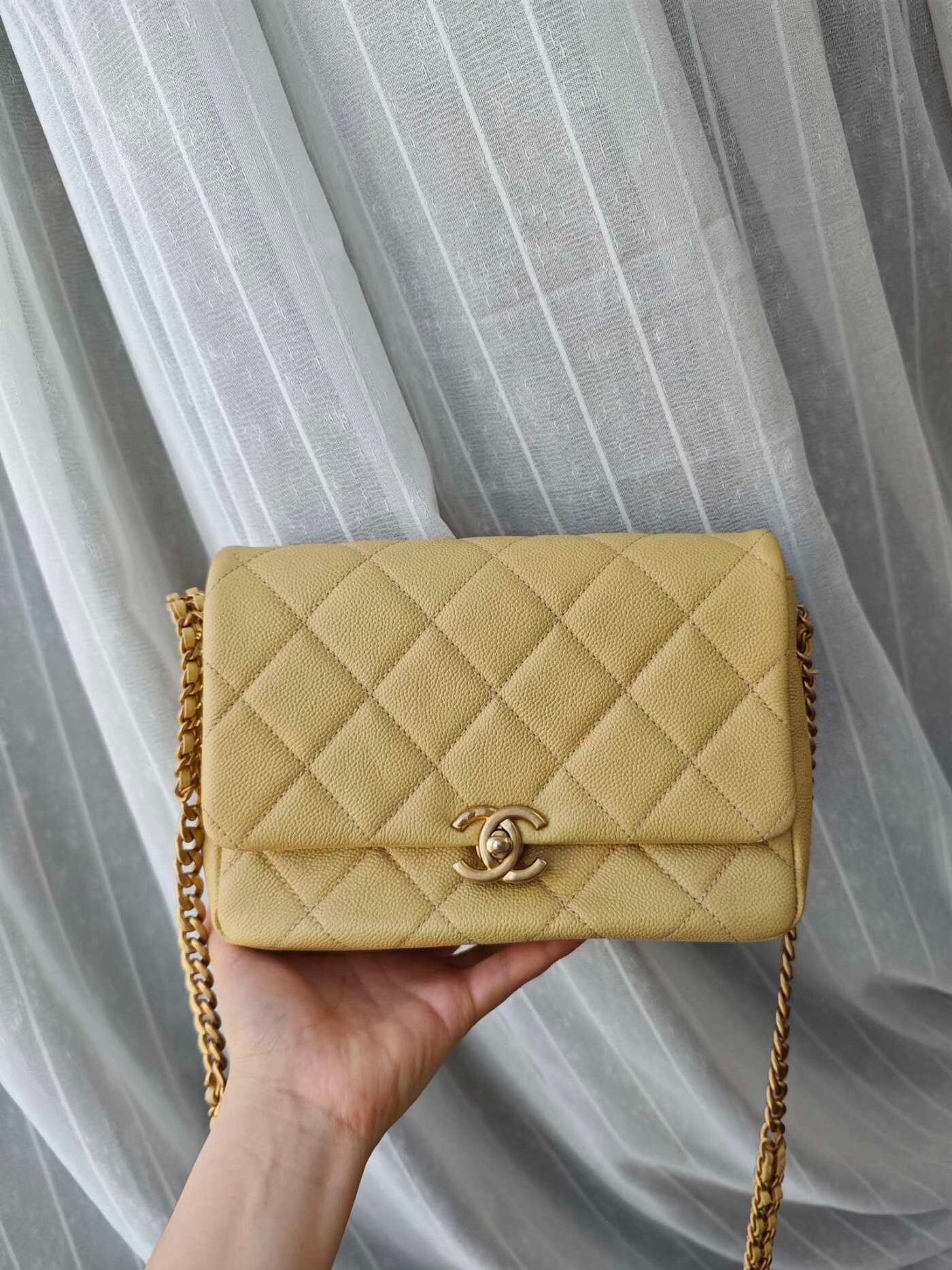 Chanel Pre-loved Bag Very good condition Size ONE SIZE - 1 Thumbnail