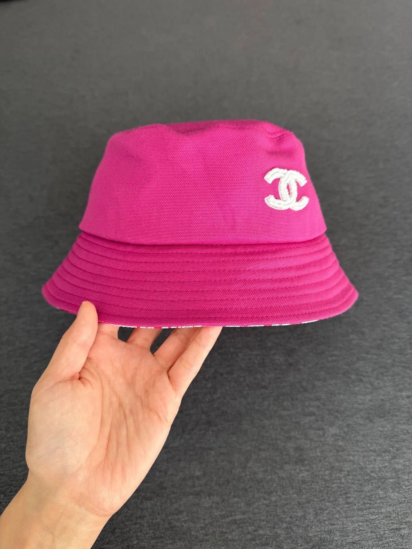 Chanel Chanel Pearl CC Logo Bucket Hat. Size ONE SIZE - 1 Thumbnail