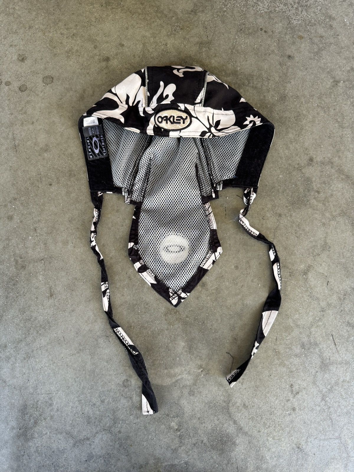 image of 00's Oakley Software Durag Bandana Hat Black, Men's
