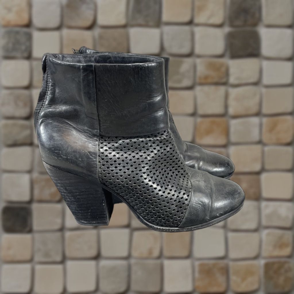 Rag & Bone VINTAGE rag & bone Women’s Bootie Size 10 US 40 EU Black Leather Ankle High Heel Fall Winter Outsole Rubber Size US 10 / IT 40 - 1 Thumbnail