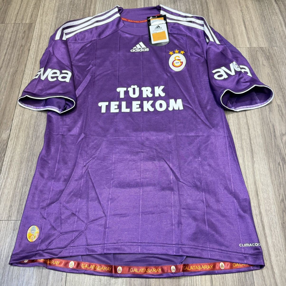 Adidas Galatasaray 09/10 away shirt #19 Kewell (bnwt) Size US M / EU 48-50 / 2 - 1 Thumbnail
