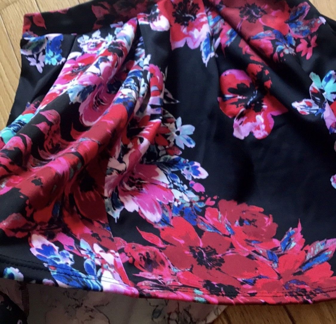 Other CHARLOTTE RUSSE HIGH WAISTED FLORAL MINI SKIRT SIZE M Size 28" / US 6 / IT 42 - 5 Thumbnail