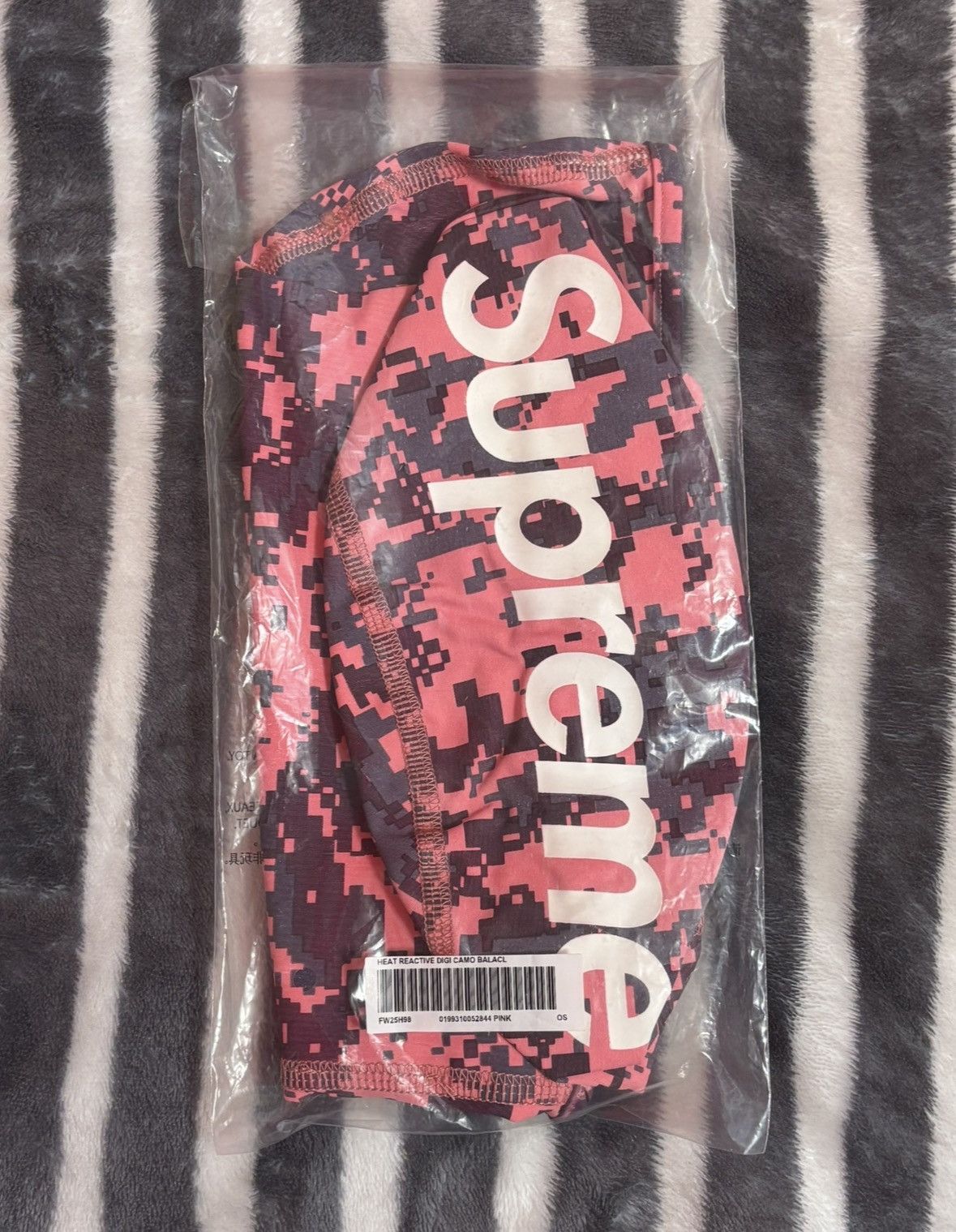 Supreme Supreme Pink Digital Camo Heat Reactive Balaclava Size ONE SIZE - 1 Thumbnail