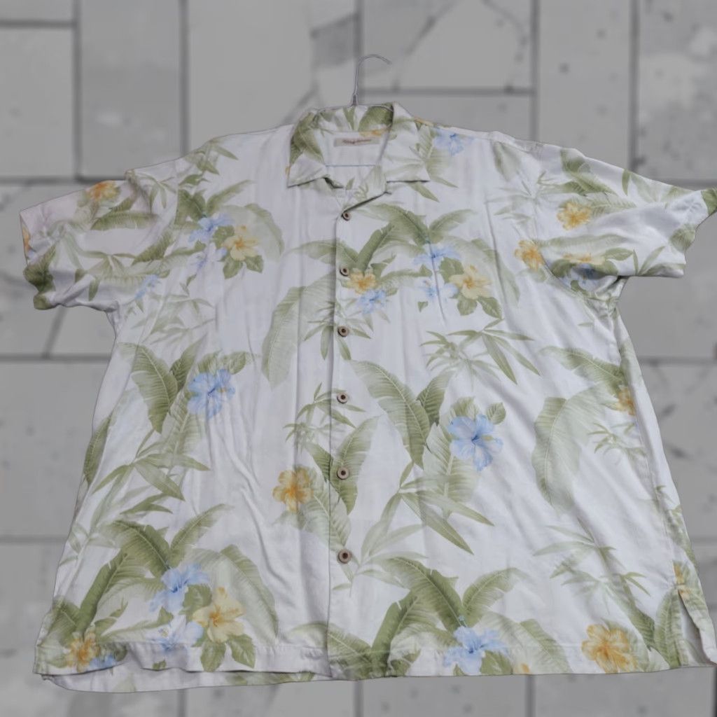Tommy Bahama Tommy Bahama Shirt 2XL Beige Floral 100% Silk Loop Collar Shirt Short Sleeve Button-Up Casual Womens? Mens? Size US XXL / EU 58 / 5 - 1 Thumbnail