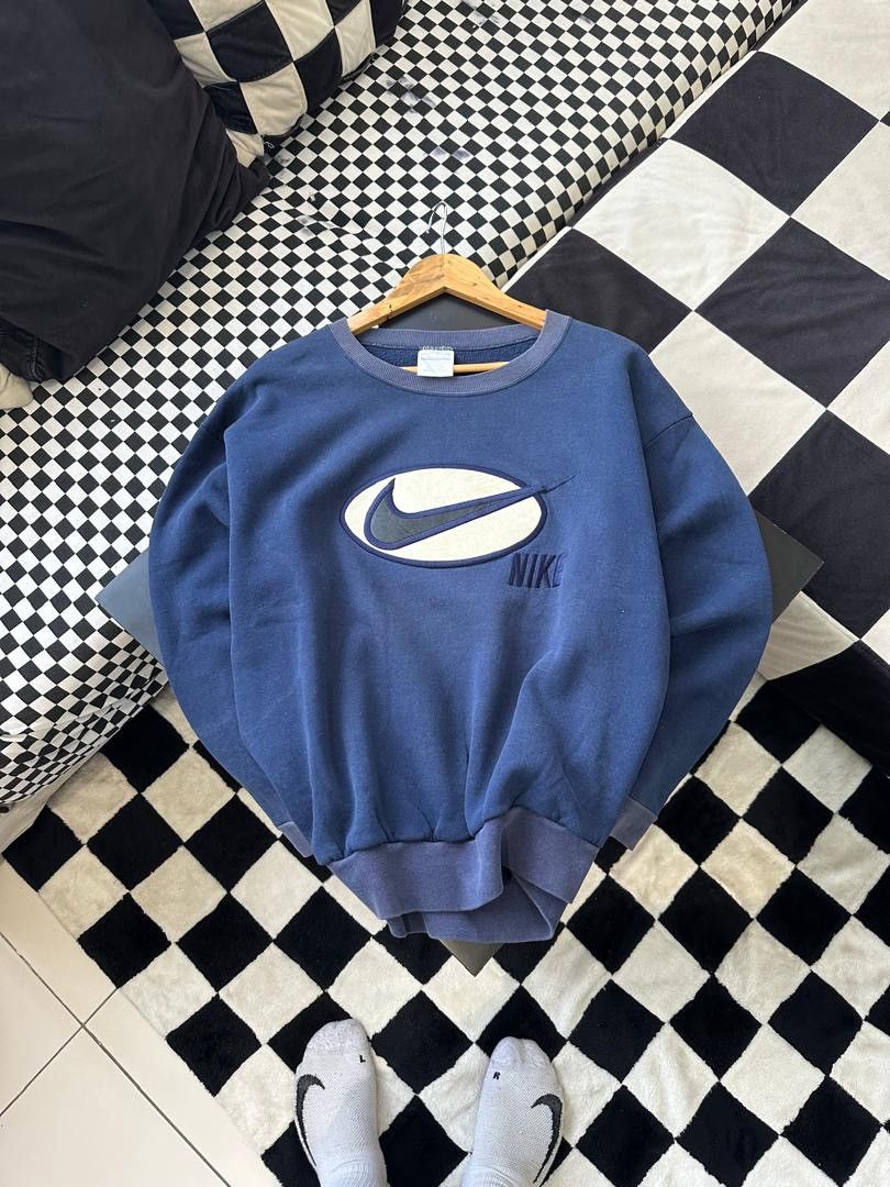 Vintage BOOTLEG NIKE LEATHER BIG LOGO SWEATSHIRT Size US L / EU 52-54 / 3 - 1 Thumbnail