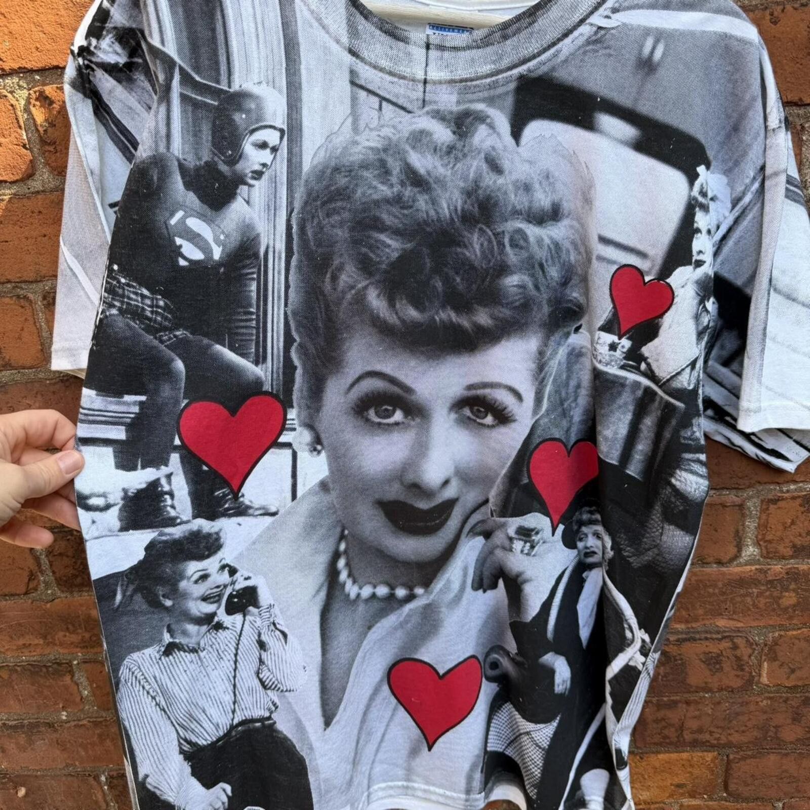 Gildan Vintage I love Lucy all over print t shirt 00s L Size US L / EU 52-54 / 3 - 3 Thumbnail