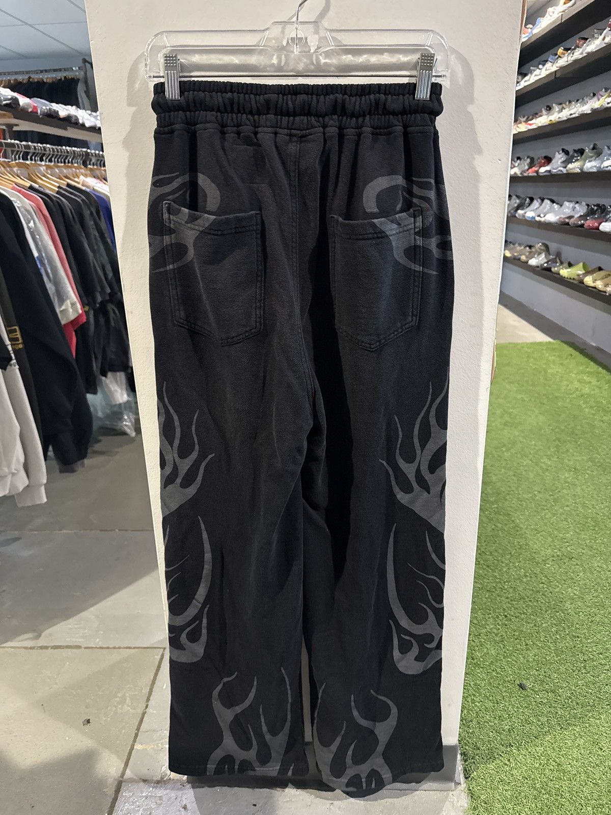 HELLSTAR Hellstar Tribal Flame Sweatpants Black Size US 30 / EU 46 - 2 Thumbnail