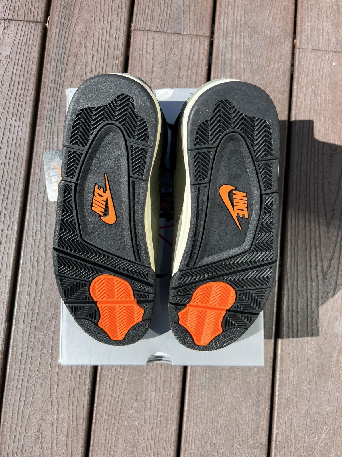 Jordan Brand × Undefeated Jordan IV Undefeated 10 Size US 10 / EU 43 - 5 Thumbnail