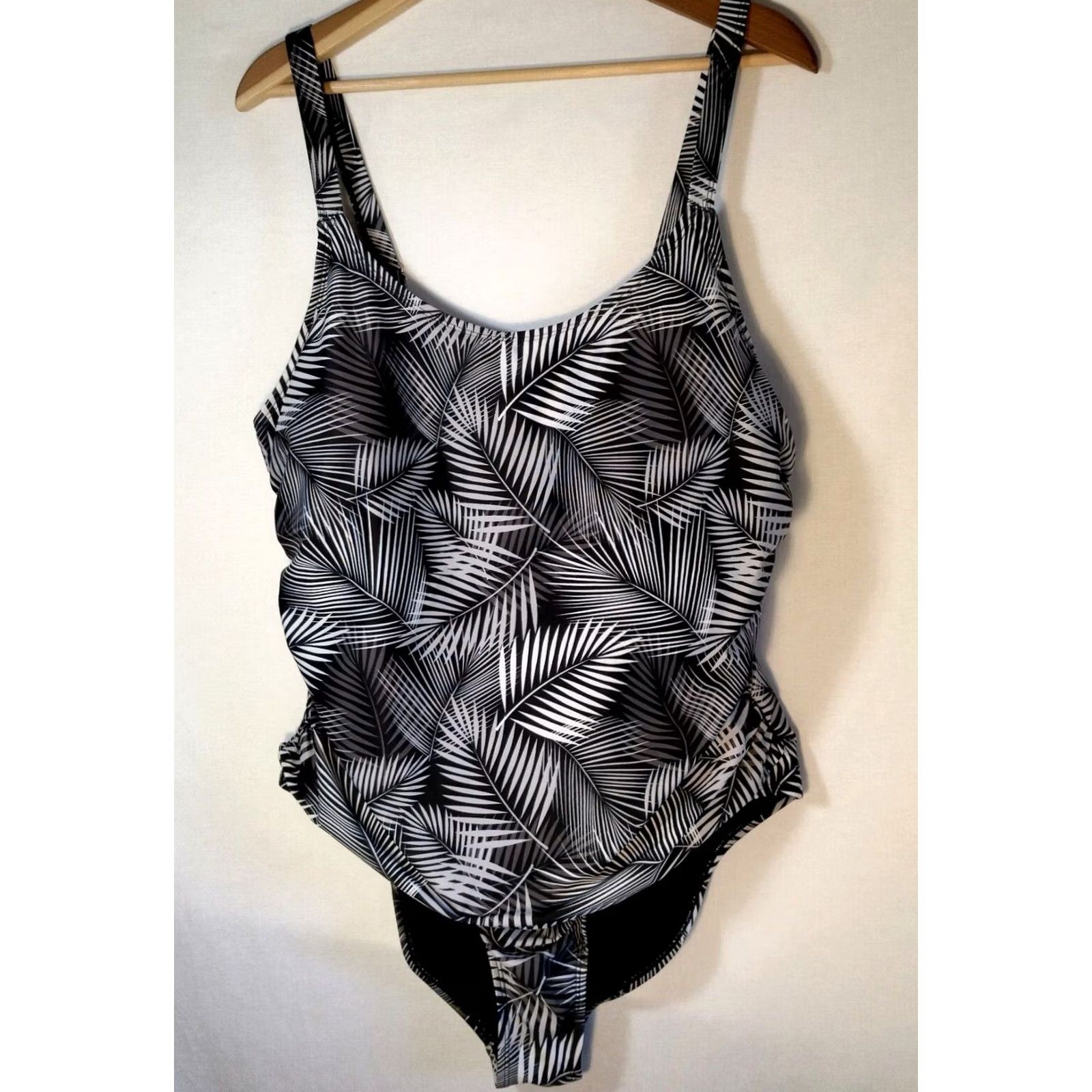 Nicole Miller Nicole Miller Plus Size 3X One Piece Bathing Suit Black White Gray Palm Swimsuit Size XXL / US 16-18 / IT 52-54 - 2 Thumbnail