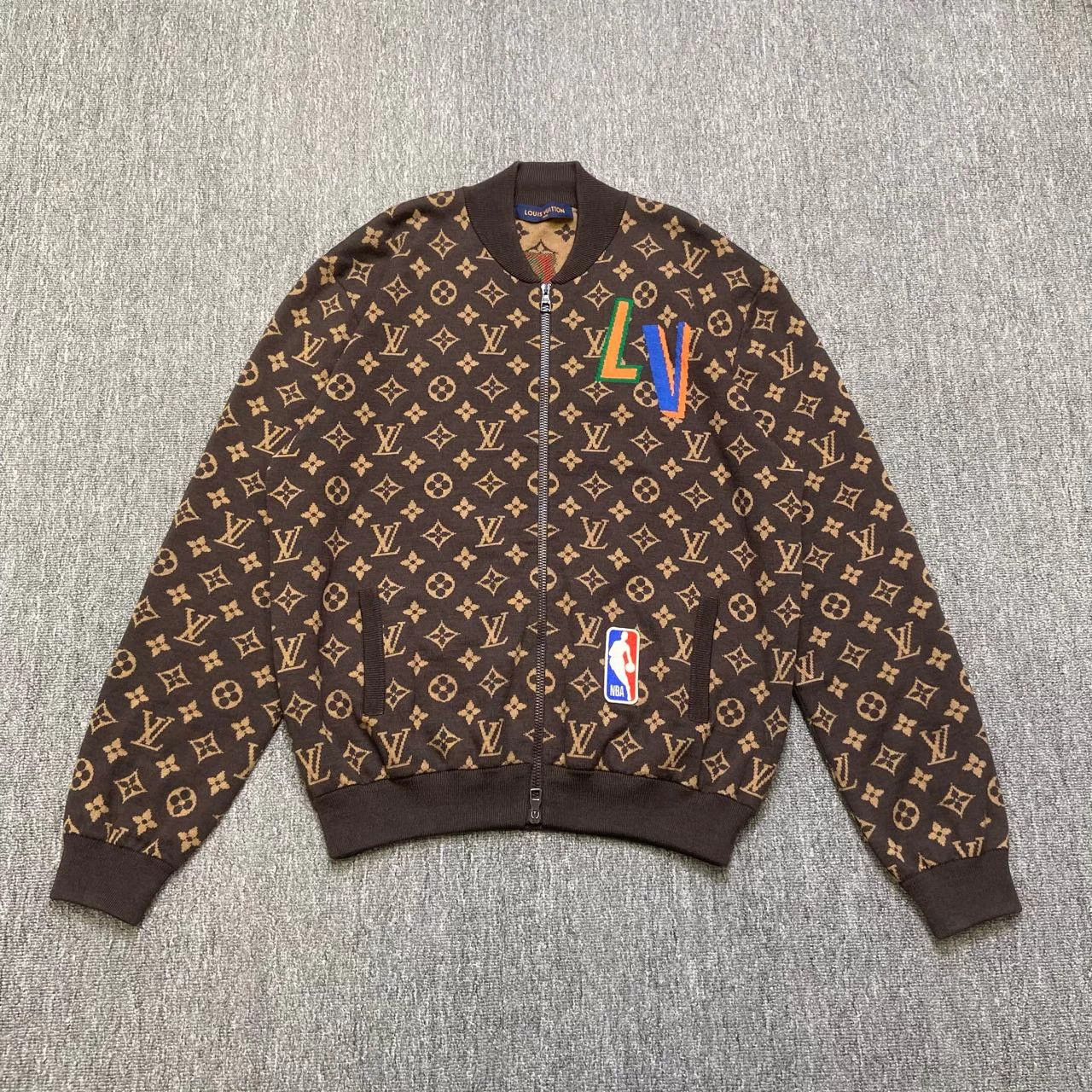 Louis Vuitton Louis Vuitton × NBA Brown Monogram Knit Jacket XL Size US XL / EU 56 / 4 - 1 Thumbnail