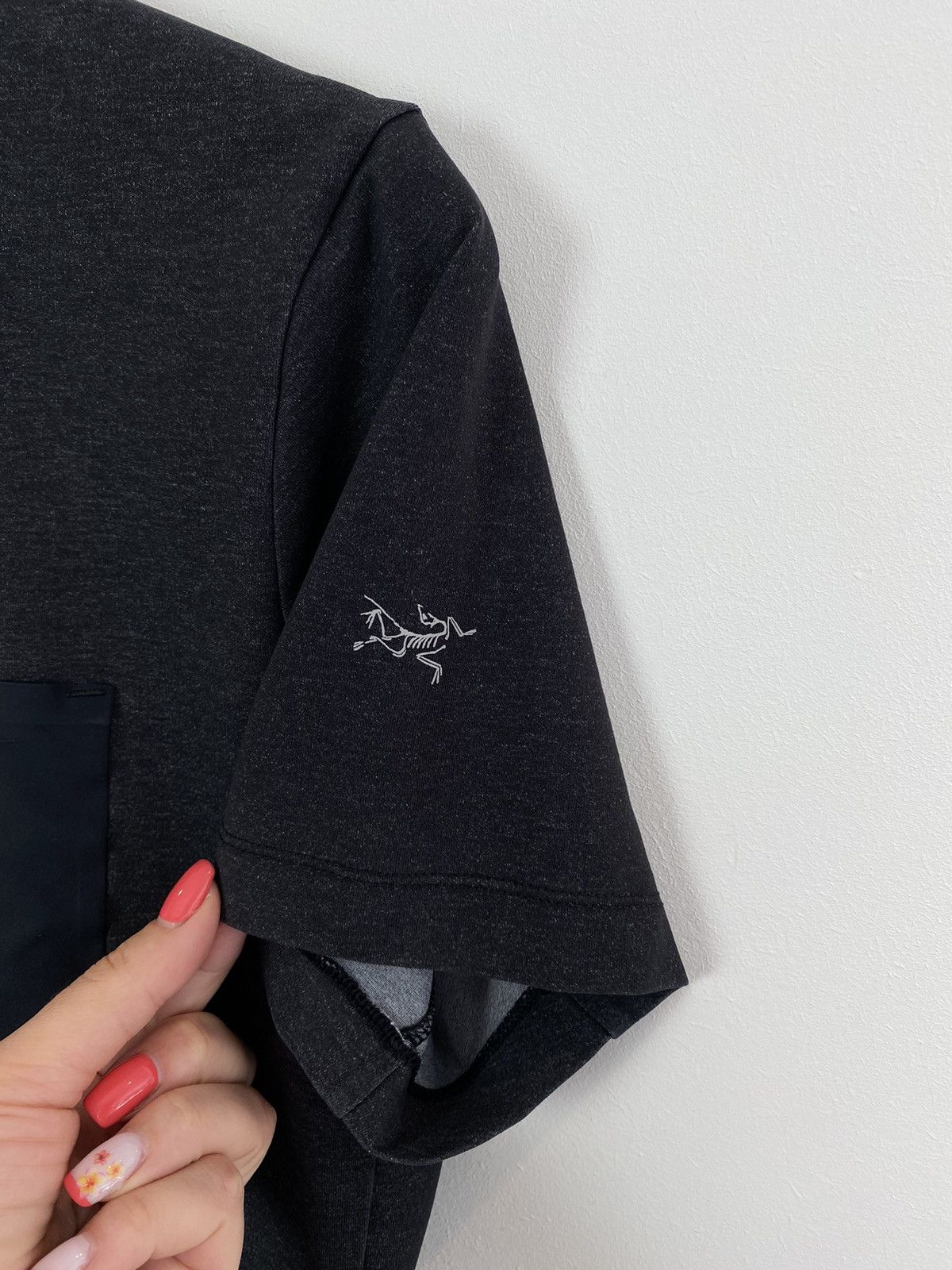 Arc'teryx Arc’teryx Short Sleeve T-Shirt With Pocket Size M Black Top Size US M / EU 48-50 / 2 - 5 Thumbnail