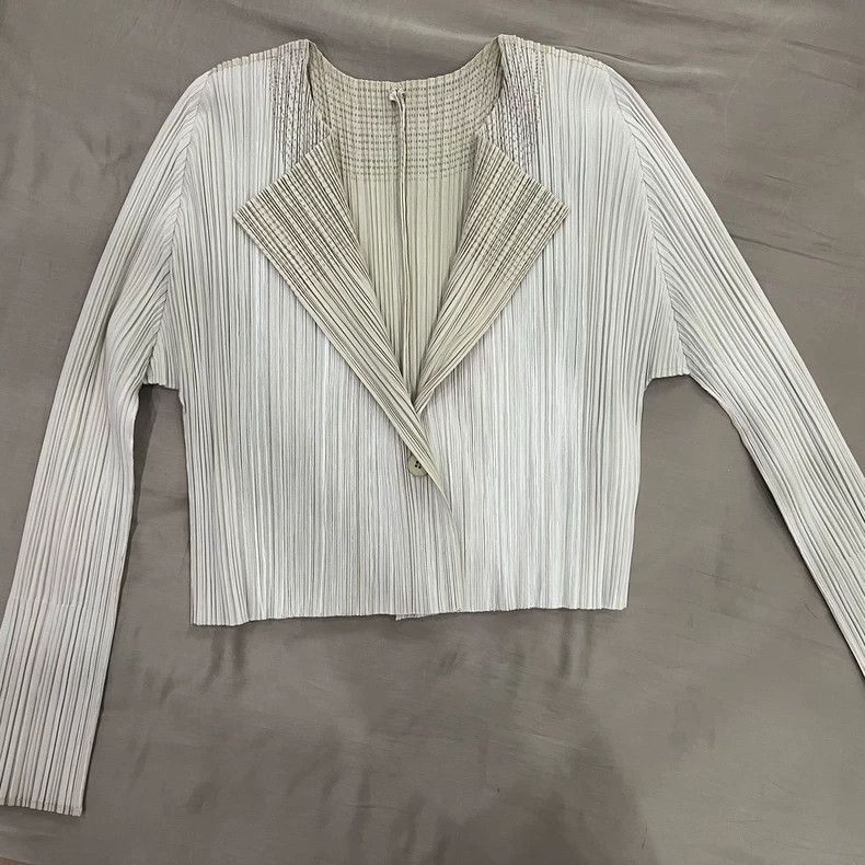 Issey Miyake Issey Miyake size:3 A white pleated cardigan Size XS / US 0-2 / IT 36-38 - 2 Thumbnail