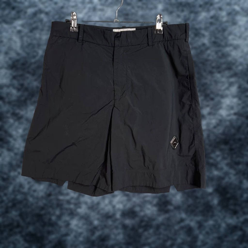 Vintage VINTAGE A-Cold-Wall MEns 46 Black Nylon Blend Bermuda Shorts Size US 30 / EU 46 - 1 Thumbnail