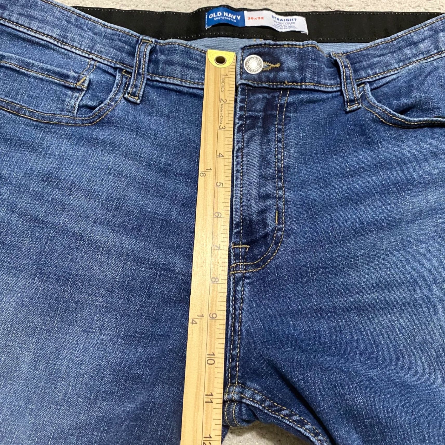 Old Navy Old Navy Jeans Mens 36x32 Blue Denim Medium Wash Straight Mid Rise Flex Waist Jeans Men 36 Blue Medium Wash Straight 5-Pocket Denim Regular Fit 2000s? Size US 36 / EU 52 - 7 Thumbnail