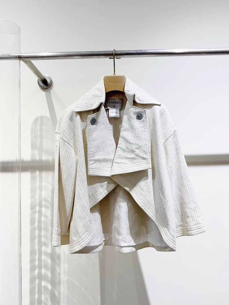 Chanel Chanel White Leather Jacket with Cape Style - dmc Size US S / EU 44-46 / 1 - 1 Thumbnail