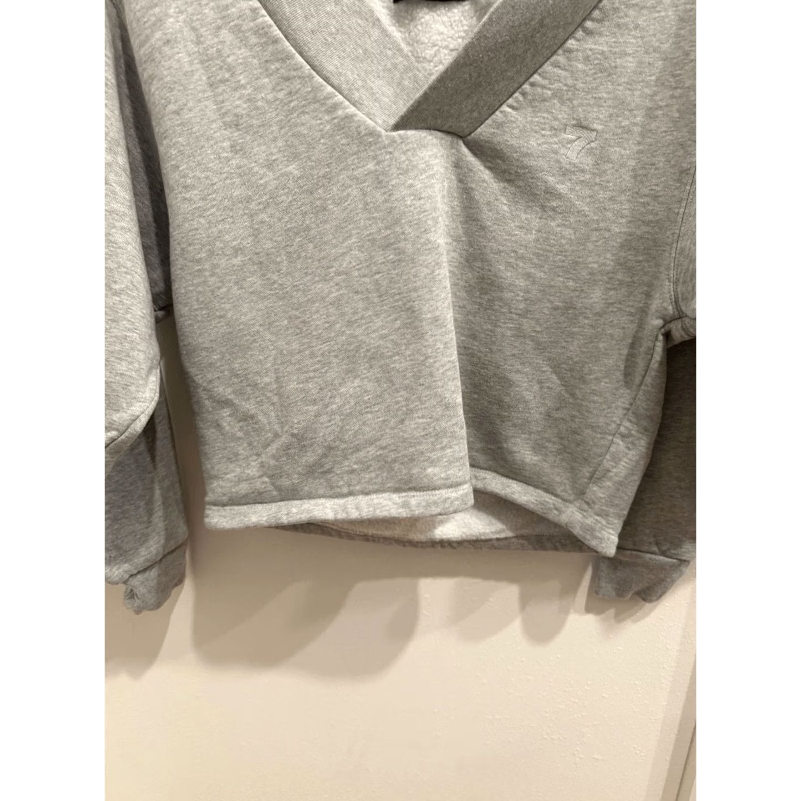 7 Days Active VINTAGE 7 Days Active Women's Sweatshirt V-Neck Cropped Oversized Gray Small Size S / US 4 / IT 40 - 2 Thumbnail