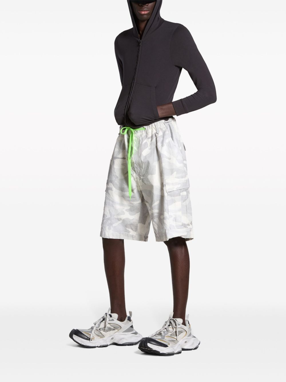 Balenciaga o1bcso1str0425 Cargo Shorts in Light Grey/White Size US 32 / EU 48 - 1 Thumbnail