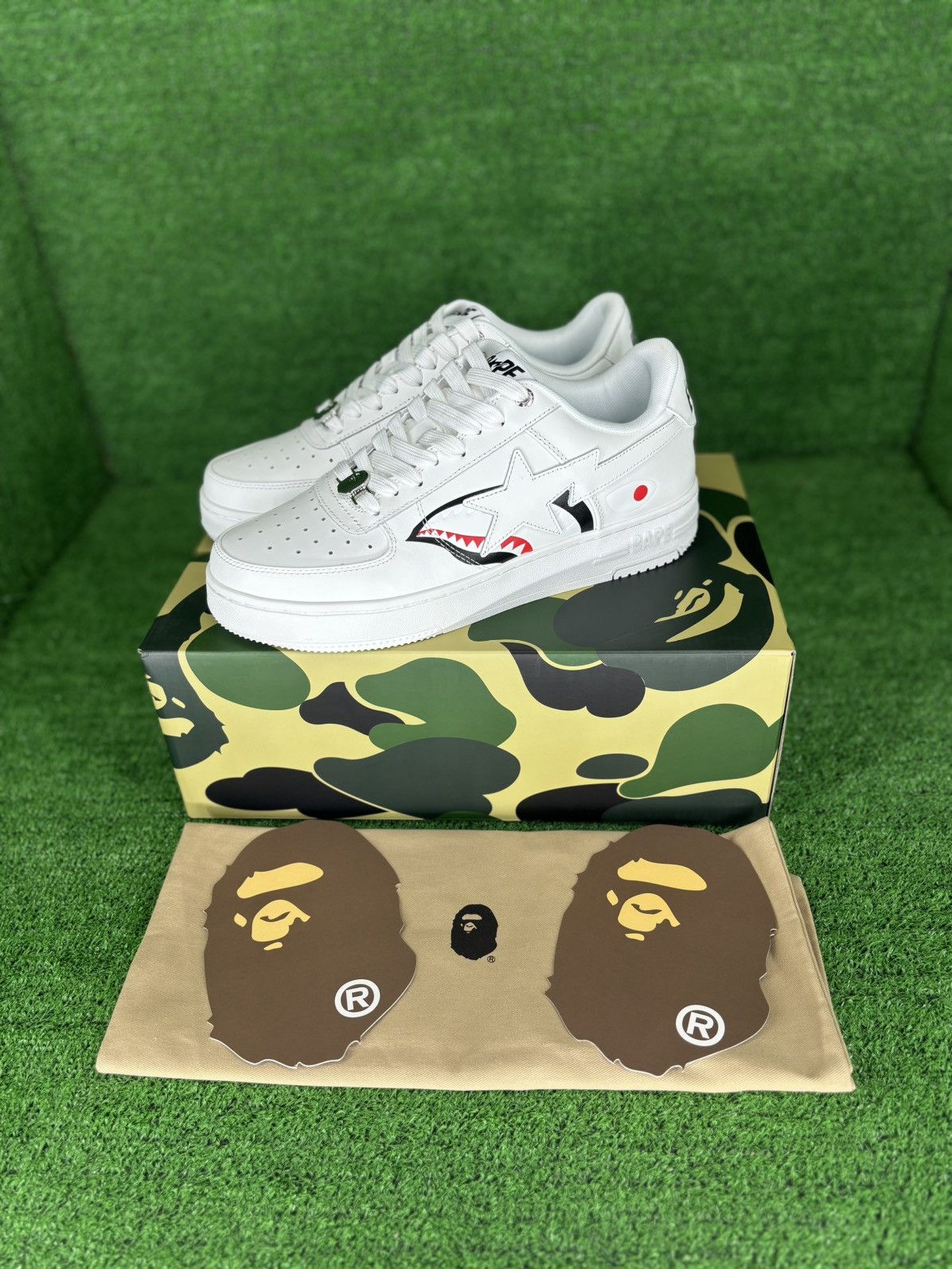 Bape BAPE SHARKSTA WHITE SIZE 9 Size US 9 / EU 42 - 1 Thumbnail