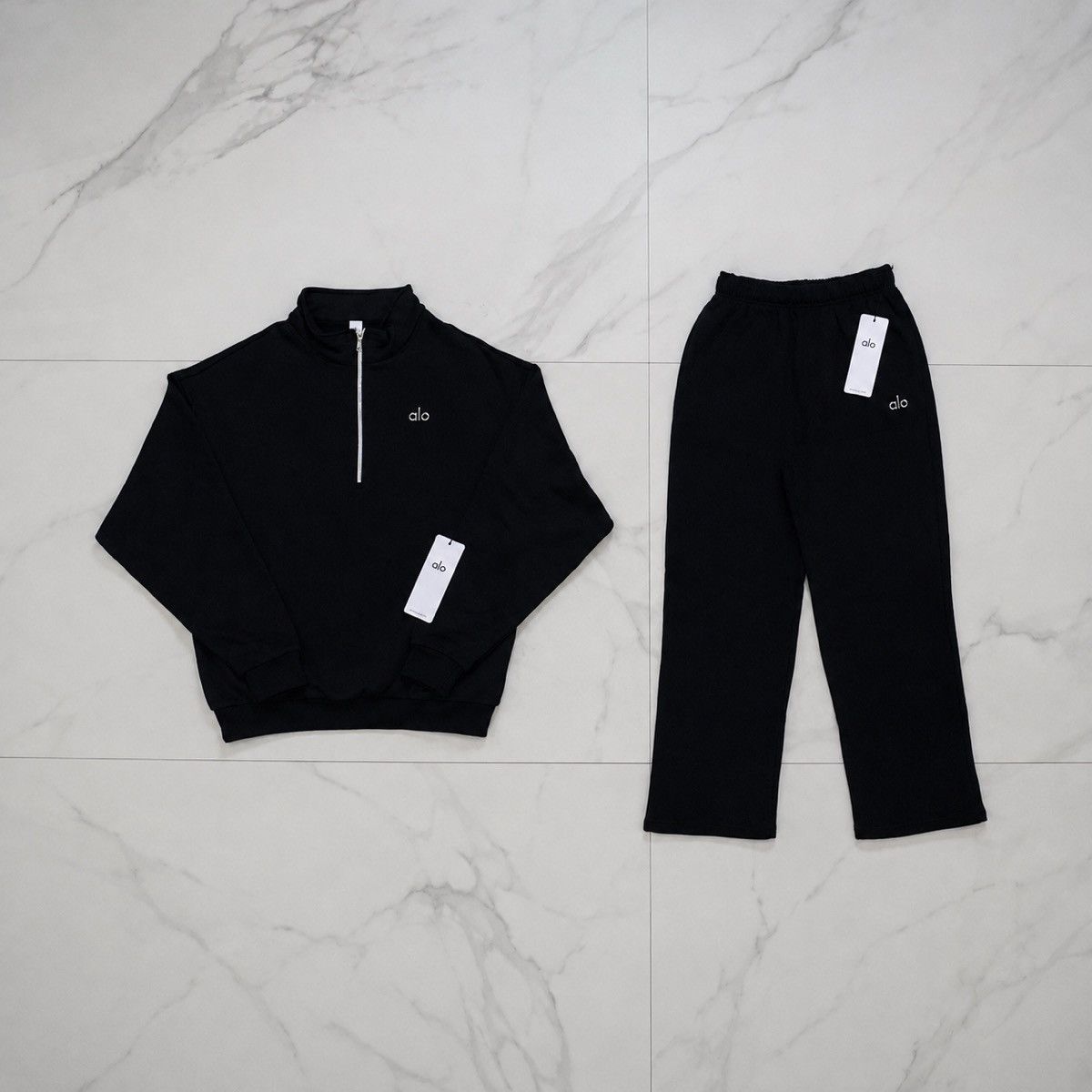Alo Alo Yoga Accolade 1/4 Zip Sweatshirt & Sweatpants Set Black
