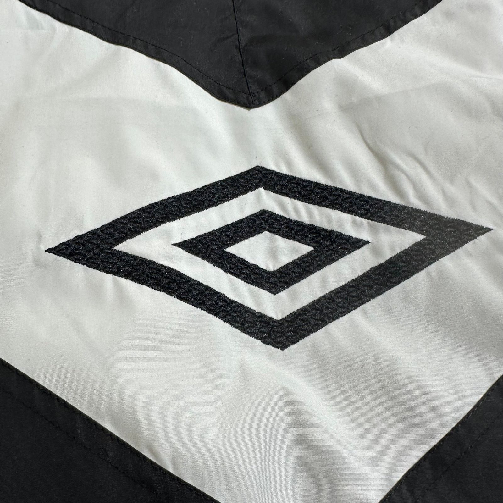 Umbro Mens Large Vintage 90s Umbro Puffer Jacket DETACHABLE HOOD Size US L / EU 52-54 / 3 - 7 Thumbnail