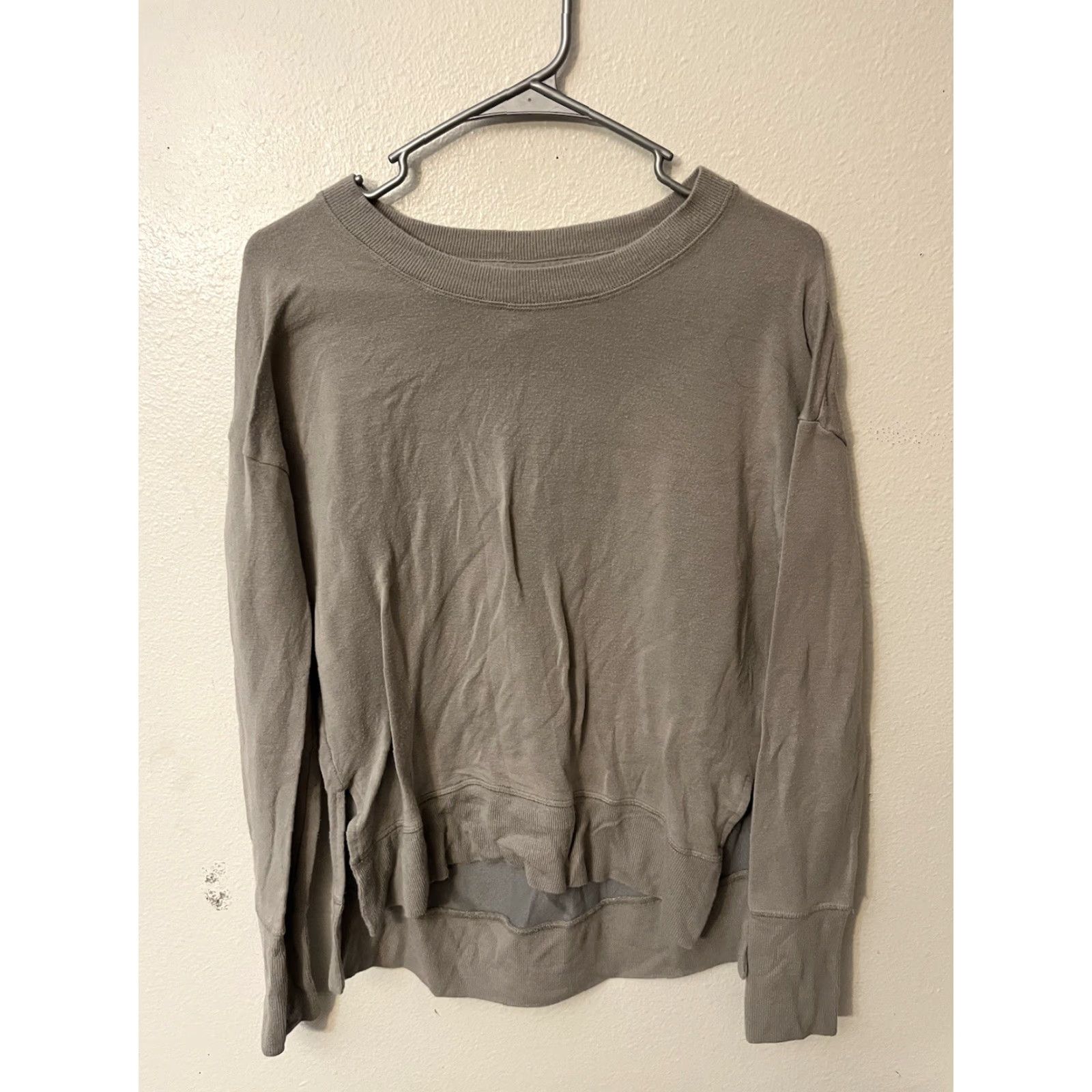 Athleta Athleta Gray Relaxed Fit Long Sleeve Top Sweatshirt XS Women Pullover Size XS / US 0-2 / IT 36-38 - 2 Thumbnail
